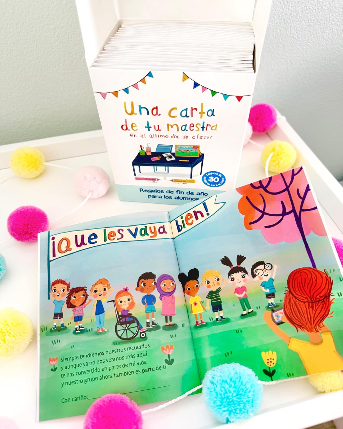 Classroom Mini Book Box Set: Una carta de tu maestra en el último día de clases      Paperback – March 11, 2026
