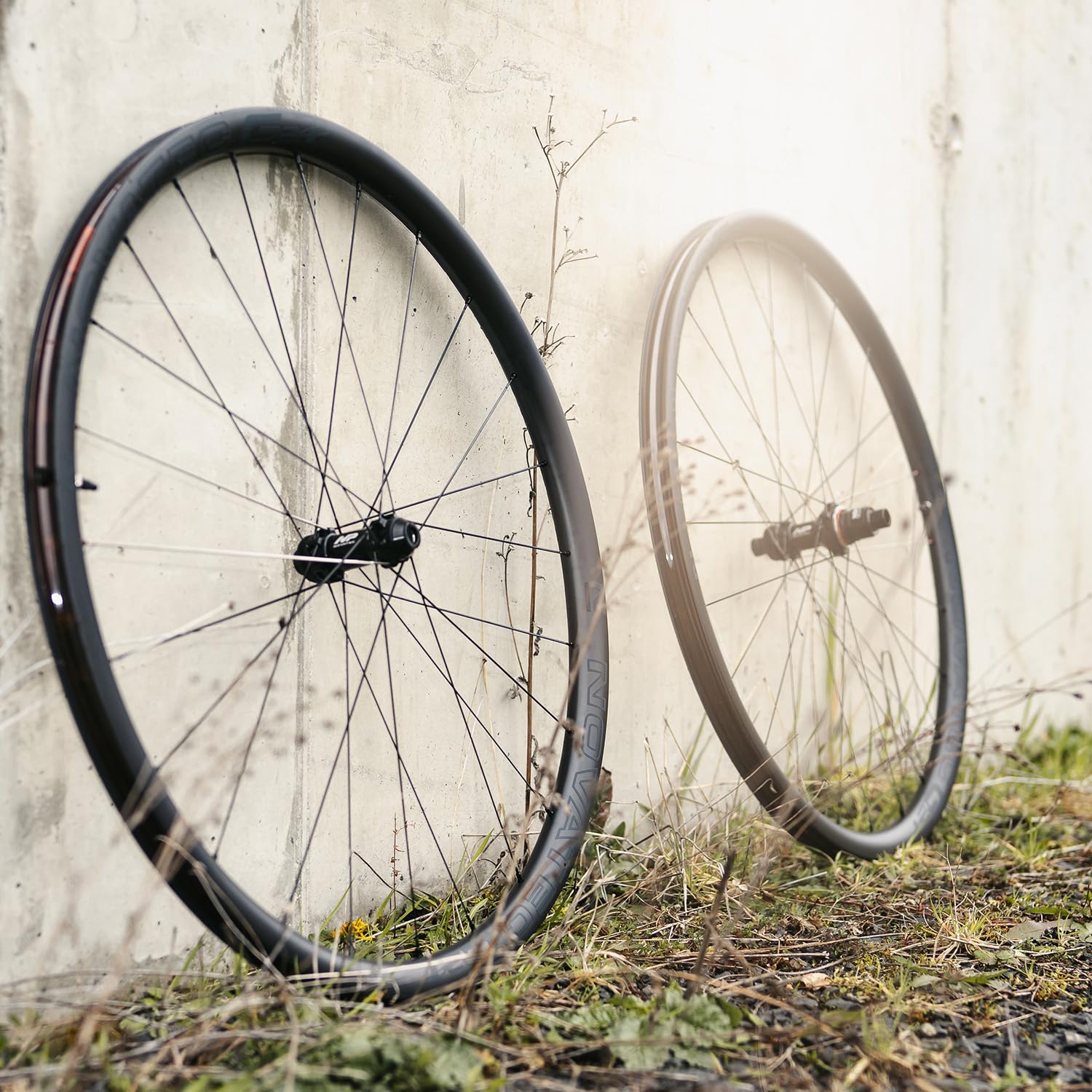 Novatec Set bici da corsa in carbonio, 28 mm e 1400 g, Tubeless, G24 Disc Pro, Shimano HG