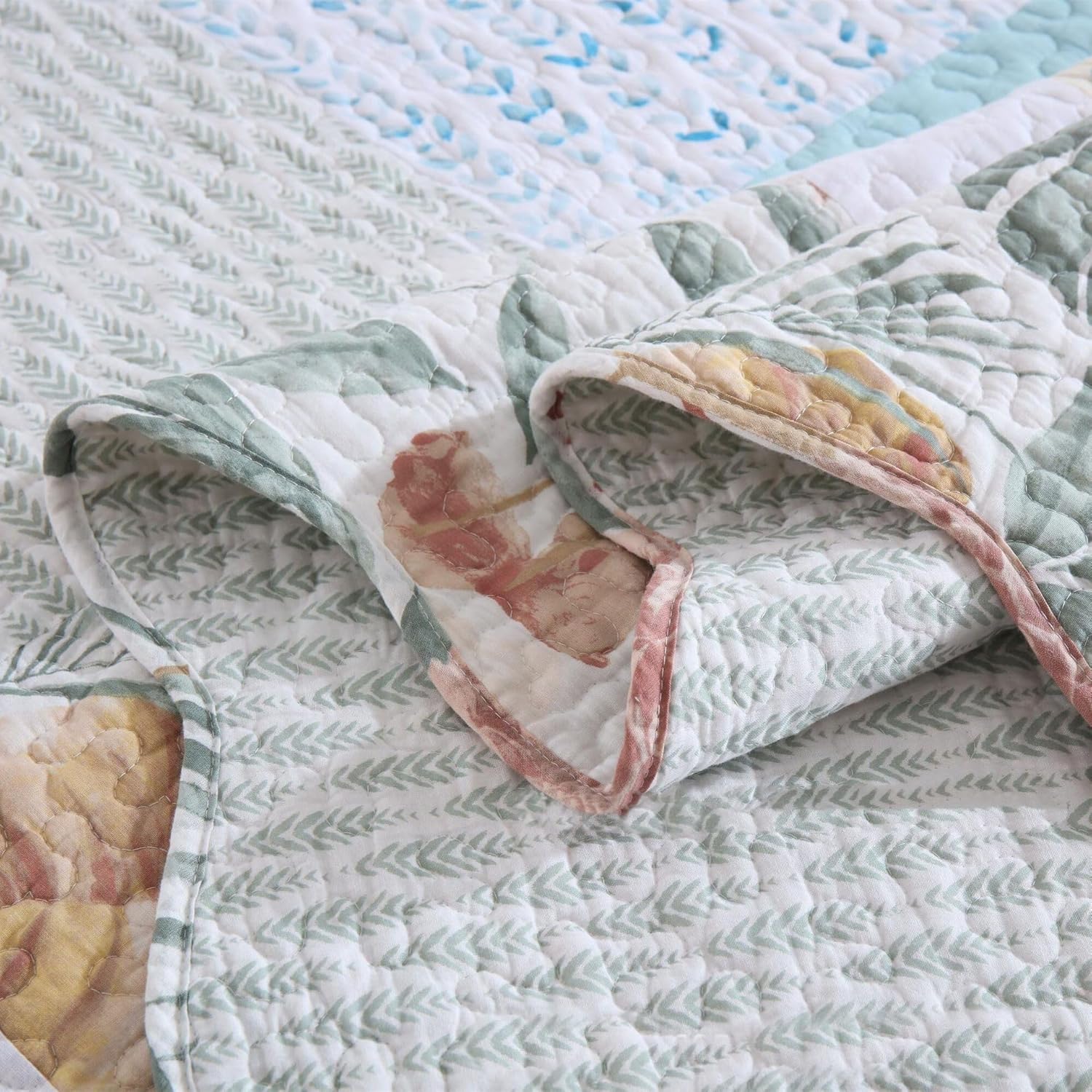 ABREEZE Quilt Set King Size Reversible Country Farmhouse Floral Real Patchwork Quilted Bedspread 3-Piece Quilt Set with Pillowcases with Ruffles for All Seasons, Blue