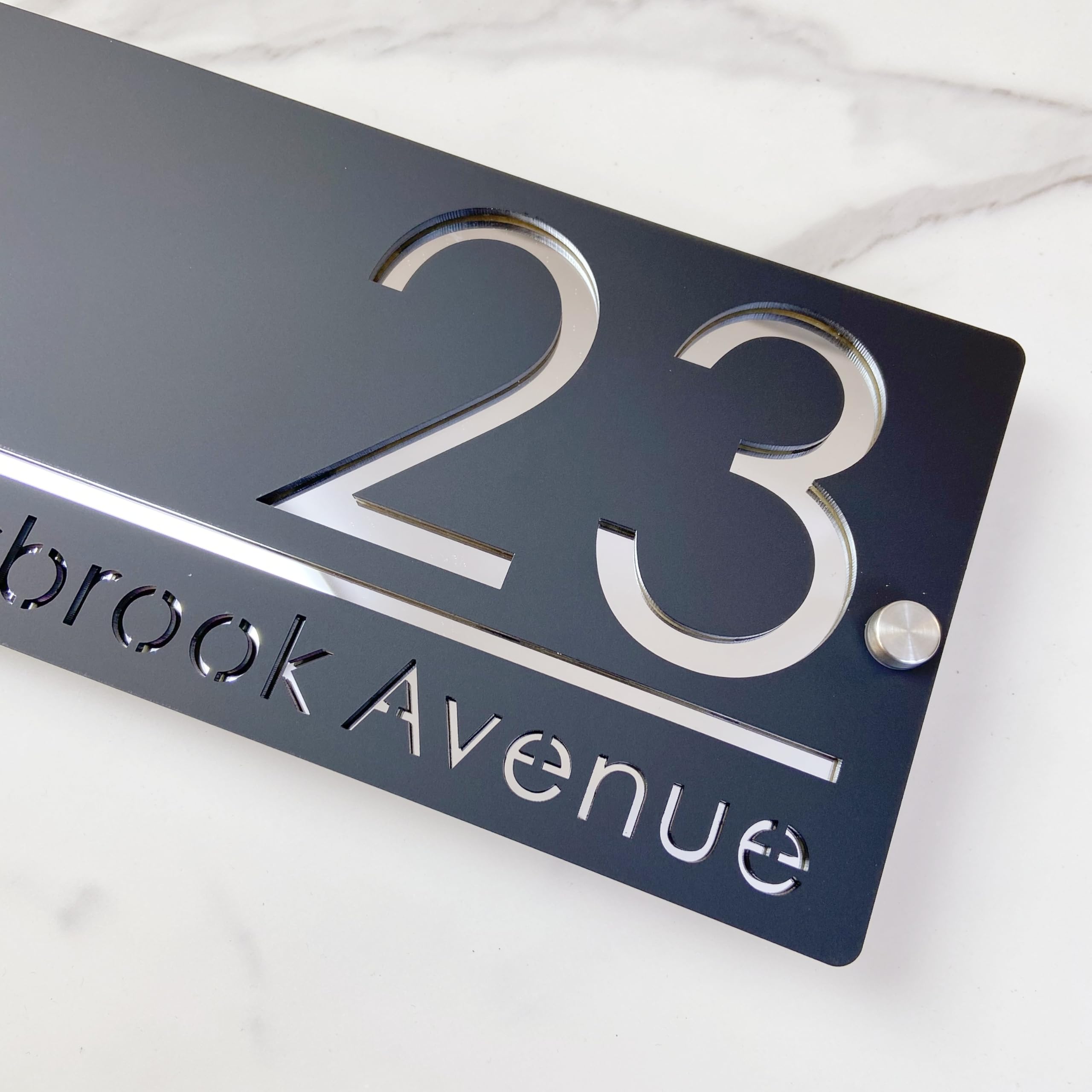 Placa de número de casa al aire libre, Diseño suspendido placa de número de casa personalizada, letrero de nombre de calle 3D cortado con láser acrílico moderno (negro&plata)