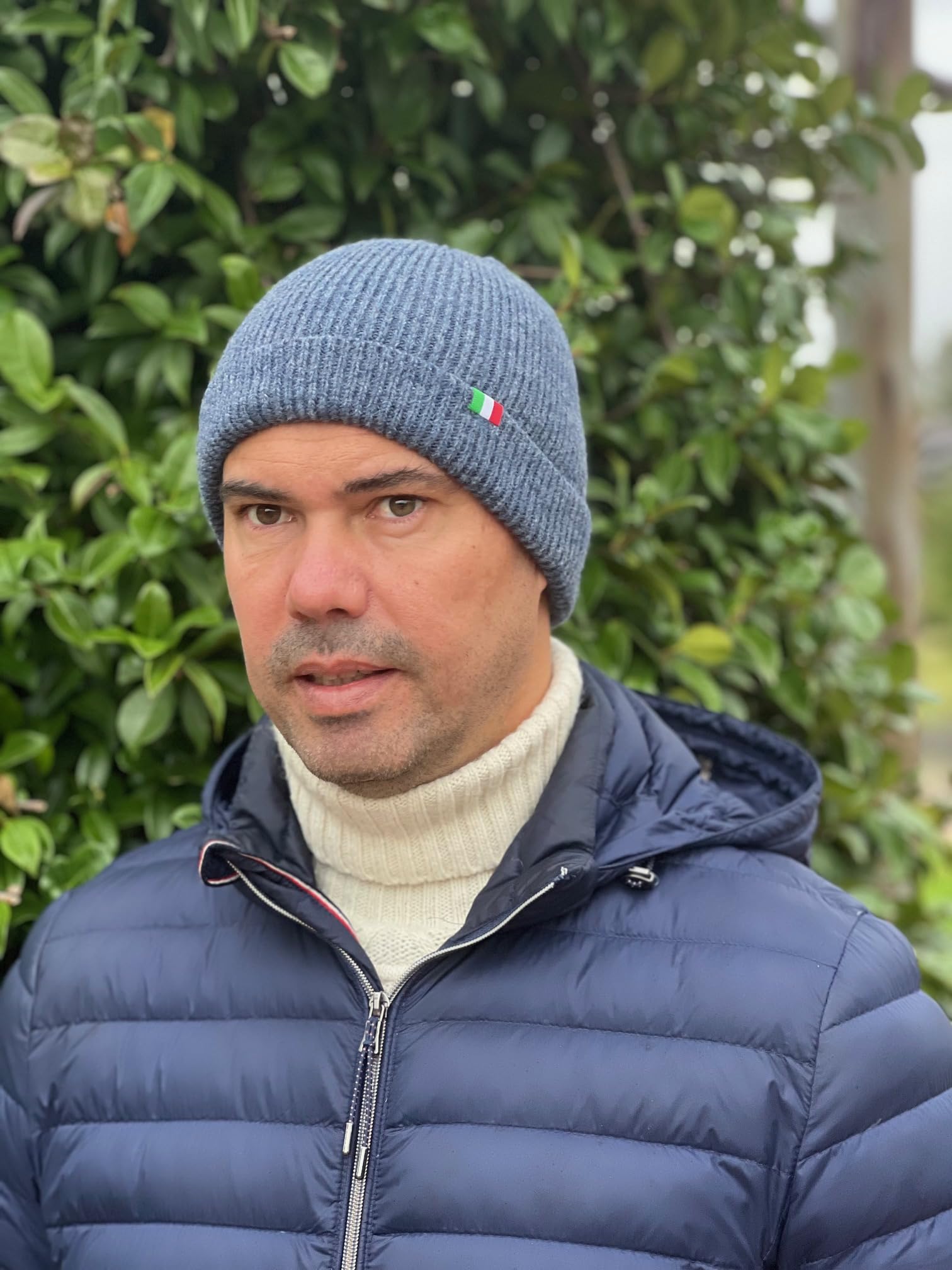 Gorro 100% lana merino con la bandera italiana. Fabricación artesanal. Hecho a mano. Gorro para hombre. Gorro de mujer. Gorro de lana de punto.