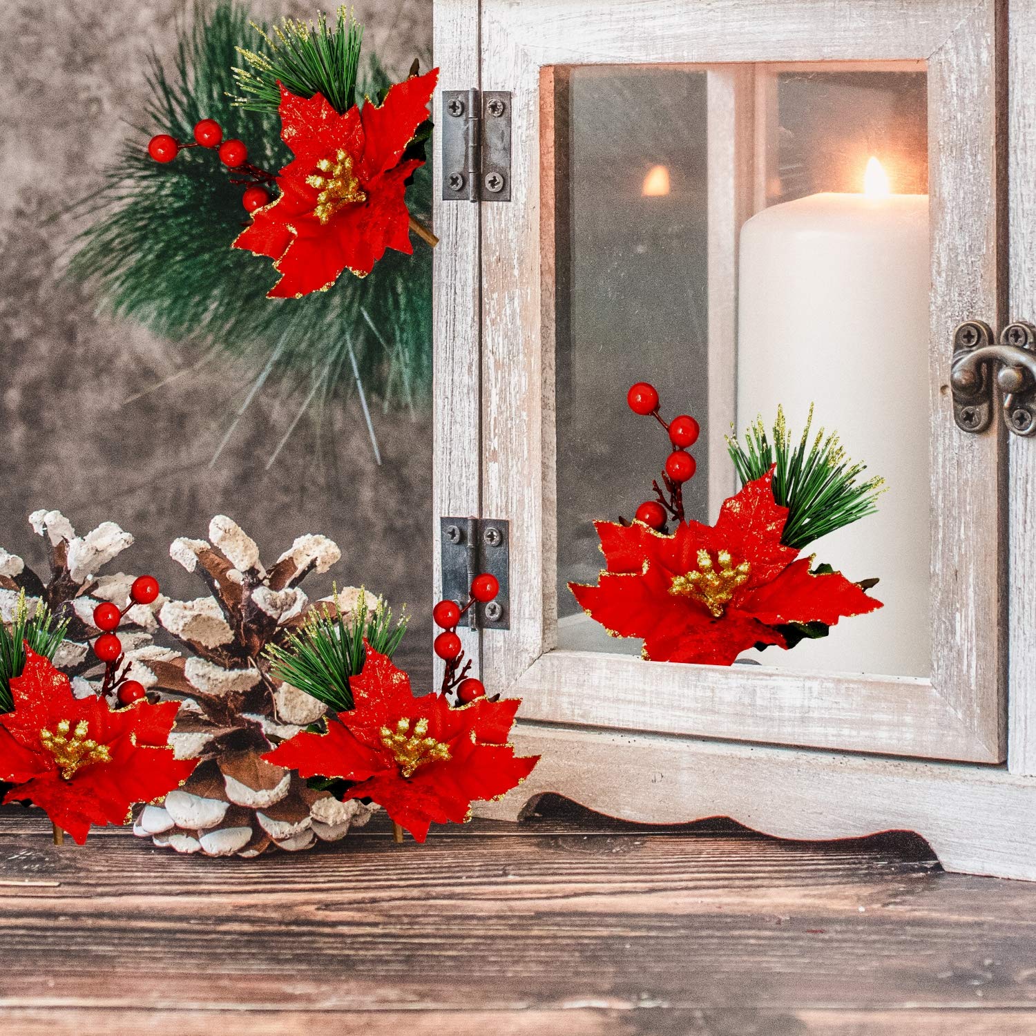 BANBERRY DESIGNS Set di 4 vasi floreali in iuta, con bacche e pigna satinate con accenti di verde, decorazioni natalizie, accessori per lavori di Natale, ciascuno è alto 33 cm