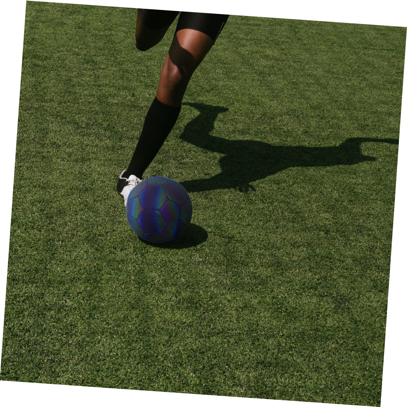TOYANDONA Pallone Calcio Riflettente Olografico Illuminato per Allenamenti e Partite Design Unico e Distintivo Calciatori Sensazione Situazione