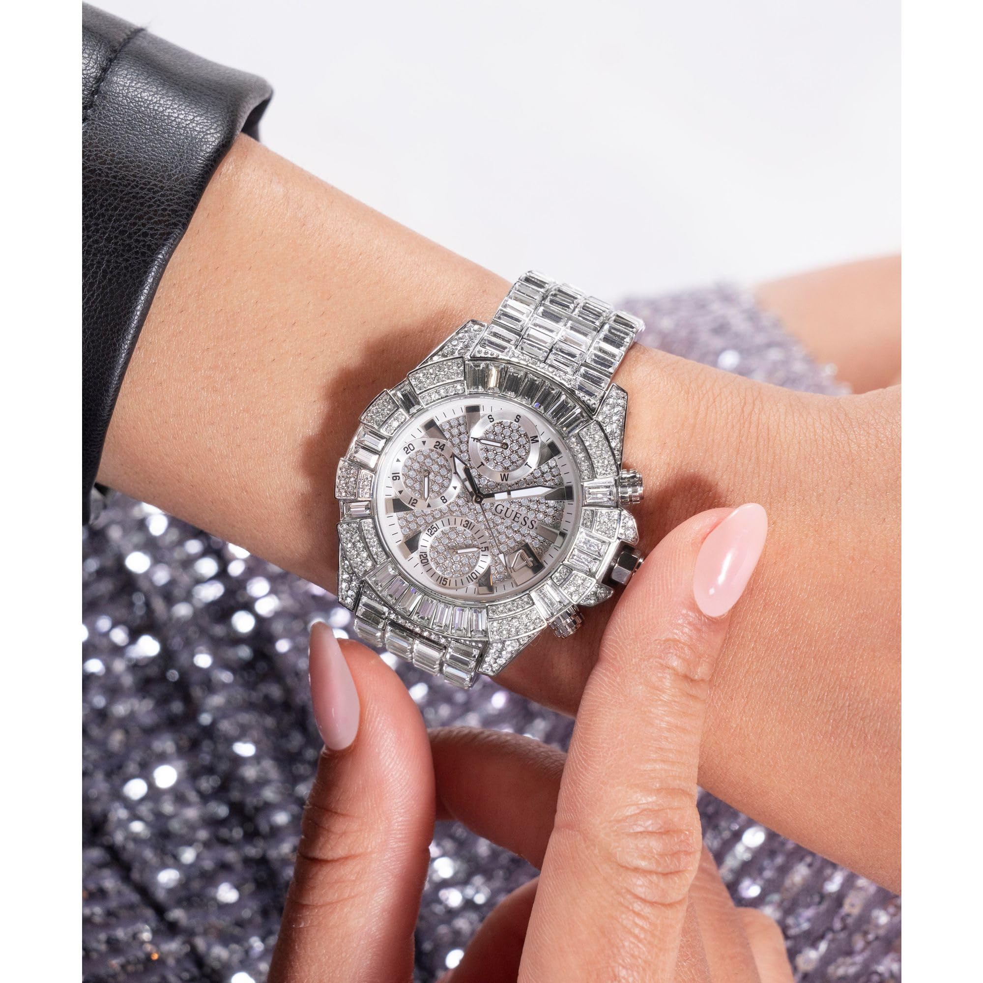 Guess Iconic 40TH Damen Armbanduhr mi Zirkonia in der Farbe Silber mit Armband aus Edelstahl, Wasserdichtigkeit: 5 bar, Gehäusedurchmesser: 40 mm, GW0812L1