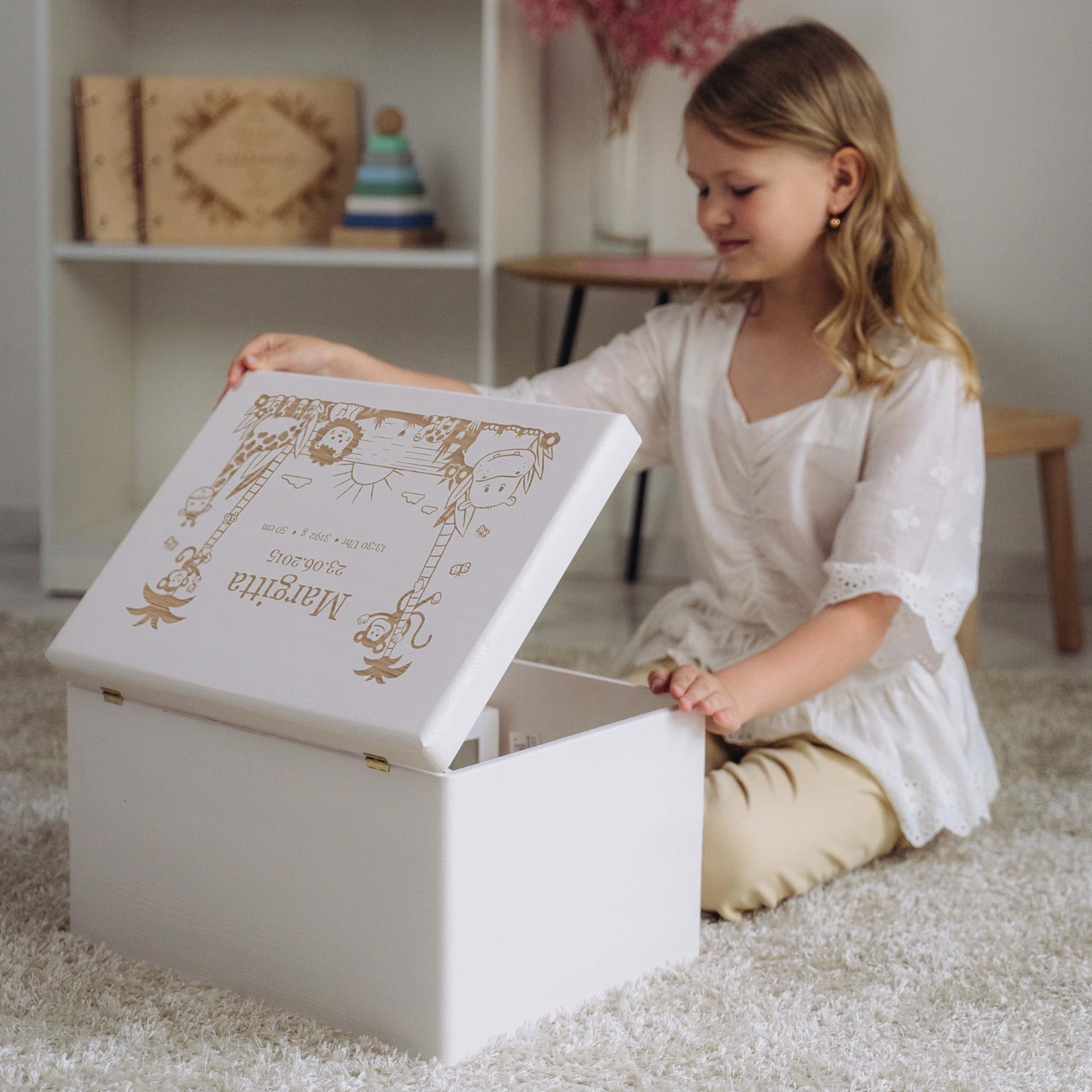 LAUBLUST Erinnerungsbox Baby Personalisiert - Dschungel - Geschenk zur Geburt | XL - ca. 40x30x24cm, Holzkiste Weiß FSC®