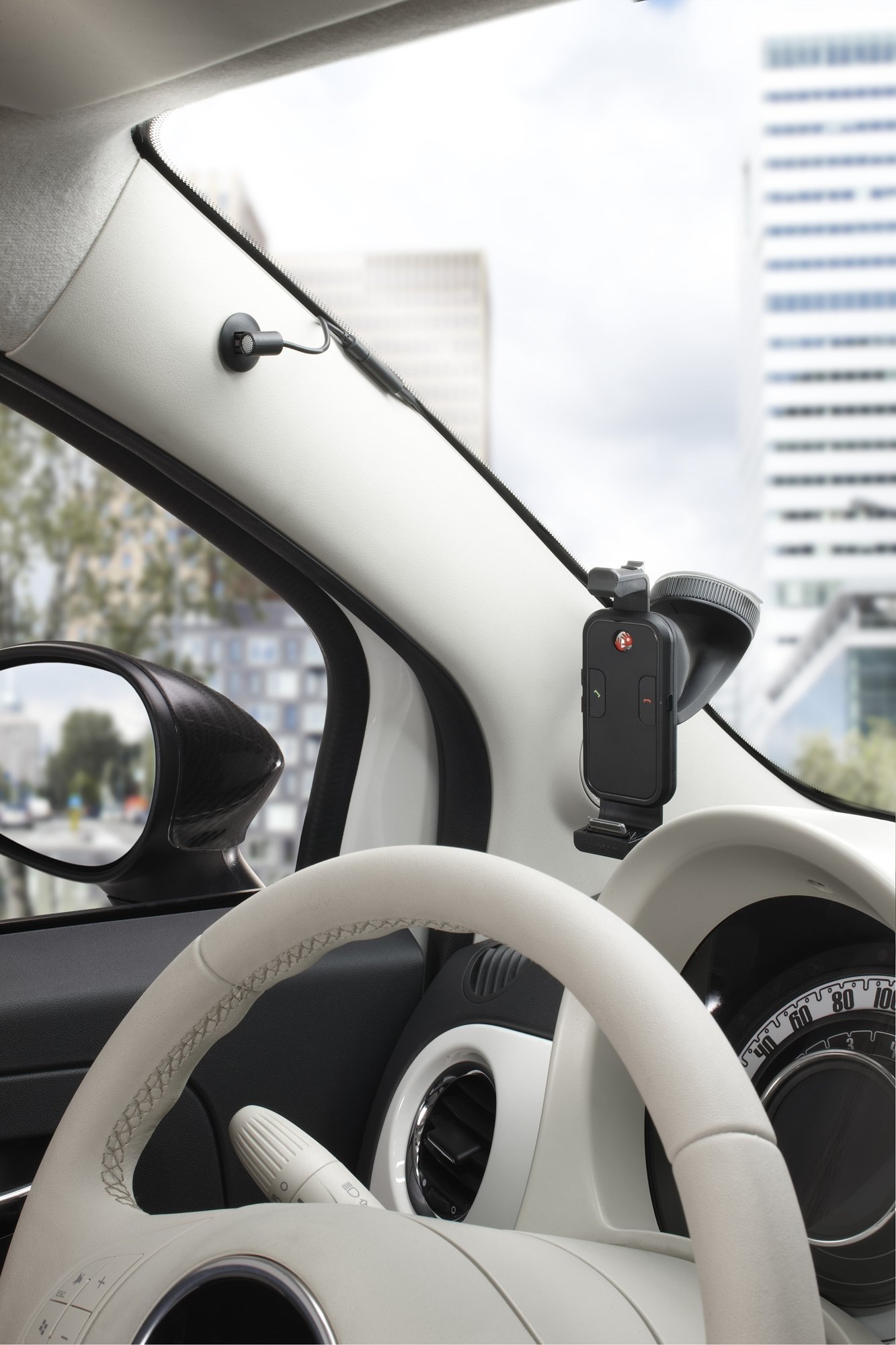 Tomtom - 9UOB.001.10 Système de Navigation Mains Libres pour IPH One (Produit Import)