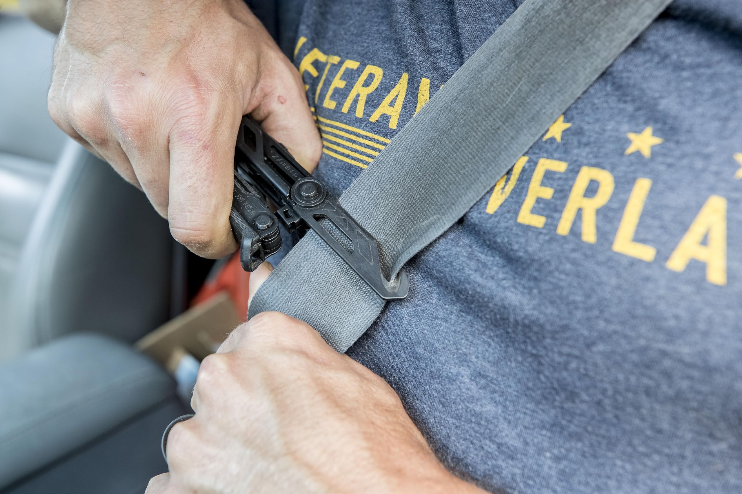 Gerber Narzędzie wielofunkcyjne z klipsem do paska, Center-Drive Rescue, z przecinakiem do paska, 14 funkcjami i nylonową pochwą (kompatybilne z Molle), czarny, 30-001893