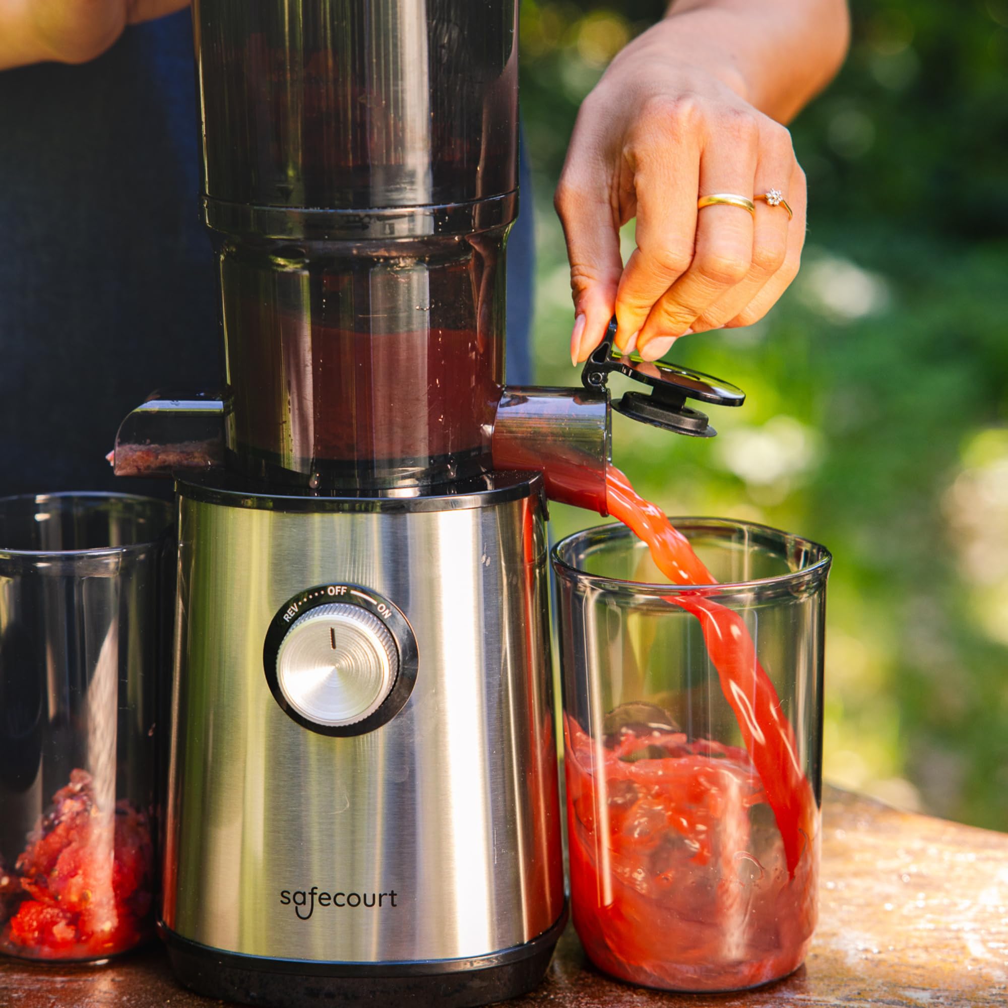 Safecourt Entsafter Gemüse und Obst - Slow Juicer [XXL Einfüllschacht für Ganzes Obst und Gemüse] Saftpresse elektrisch [mit 90% Saftergebnis] - Obstpresse [mit 1.5 Liter Fassungsvermögen] - Silber