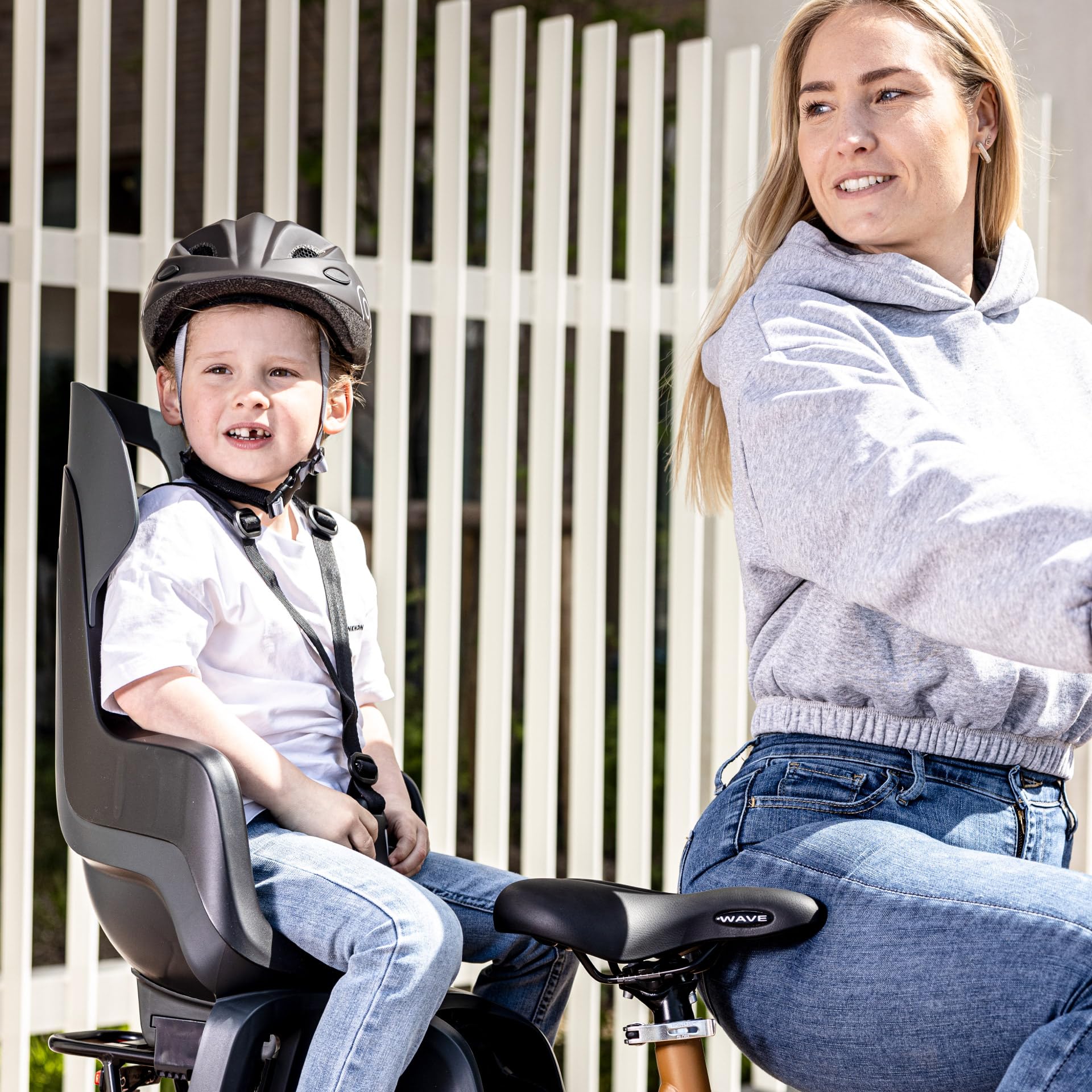 Bobike 8012300019 GO Maxi CFS XR Siège Vélo Arrière pour Porte-Bagages, Enfant De 9 Mois À 6 Ans, Max 22 kg, Repose-Pieds Réglables, Montage sans Outils, Noir Urbain