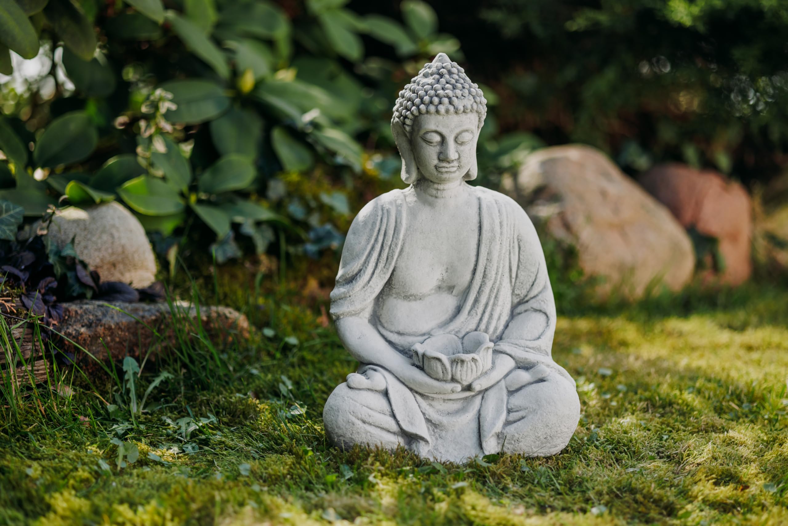 gartendekoparadies.de Buddha mit Schale, Steinfigur, H. 38 cm, 11 kg, Grau, frostsicher aus Steinguss für Außenbereich