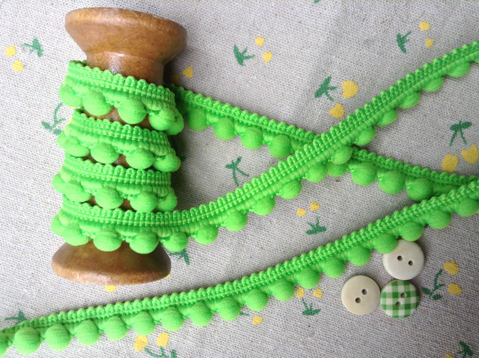 Homebuy Lime Pearl Pom Pom Bobble Trim - Best Quality Pompoms *Size Mini 10Mm (0.4") *1M - 26 Colours (Per Meter) (Lime)