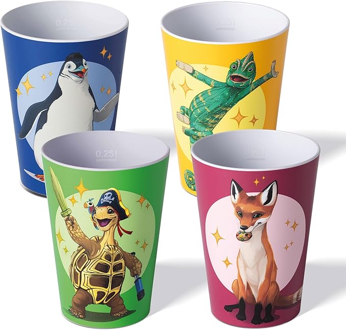 AWAVE Die Schule der Magischen Tiere Kinder Trinkbecher Set 4-teilig 250 ml rPET, Fuchs Rabbat Pinguin Juri Schildkröte Henrietta Chamäleon Caspar, Kinderbecher BPA Frei Stapelbar Mehrweg Eichstrich
