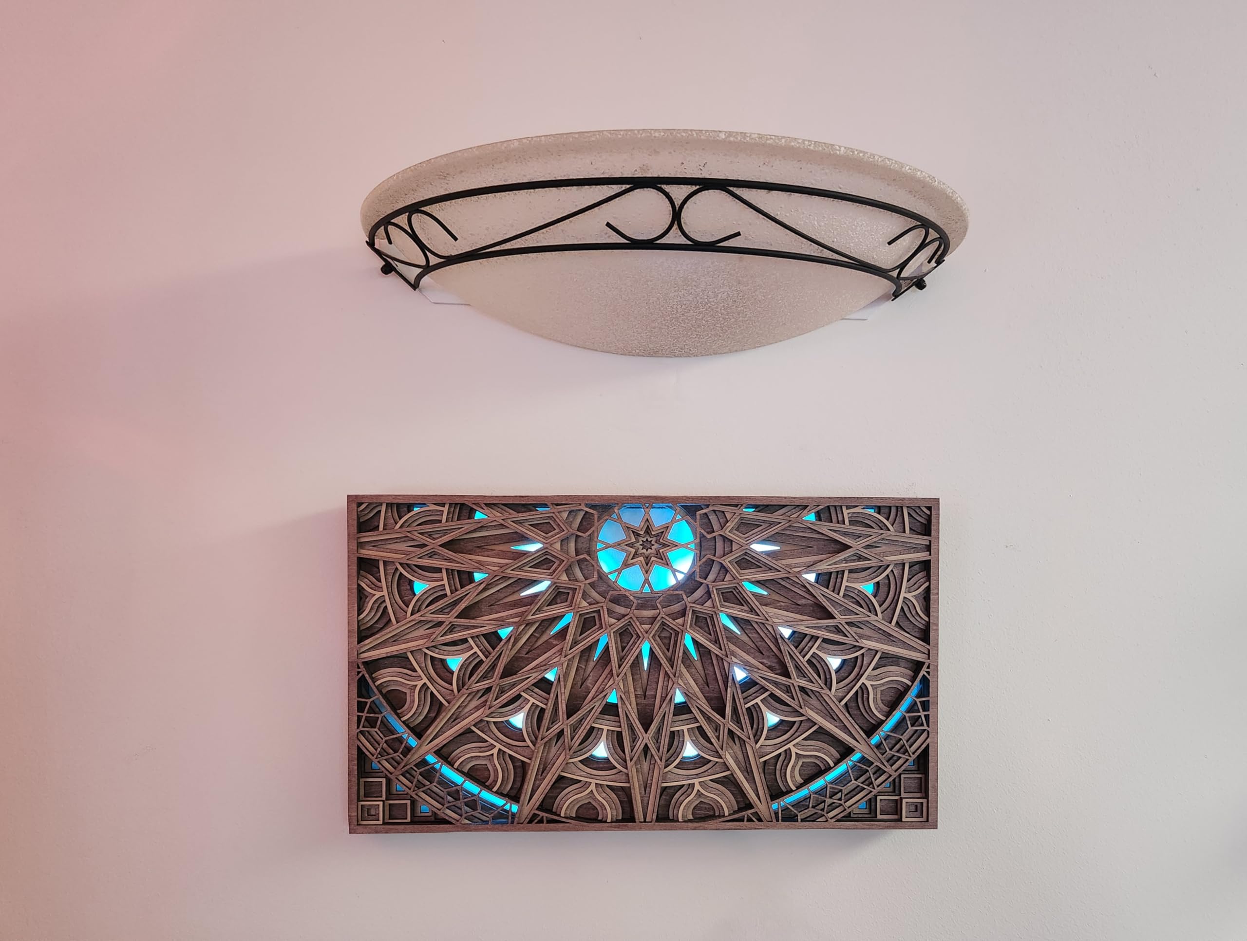 Grande mandala da parete in legno illuminato