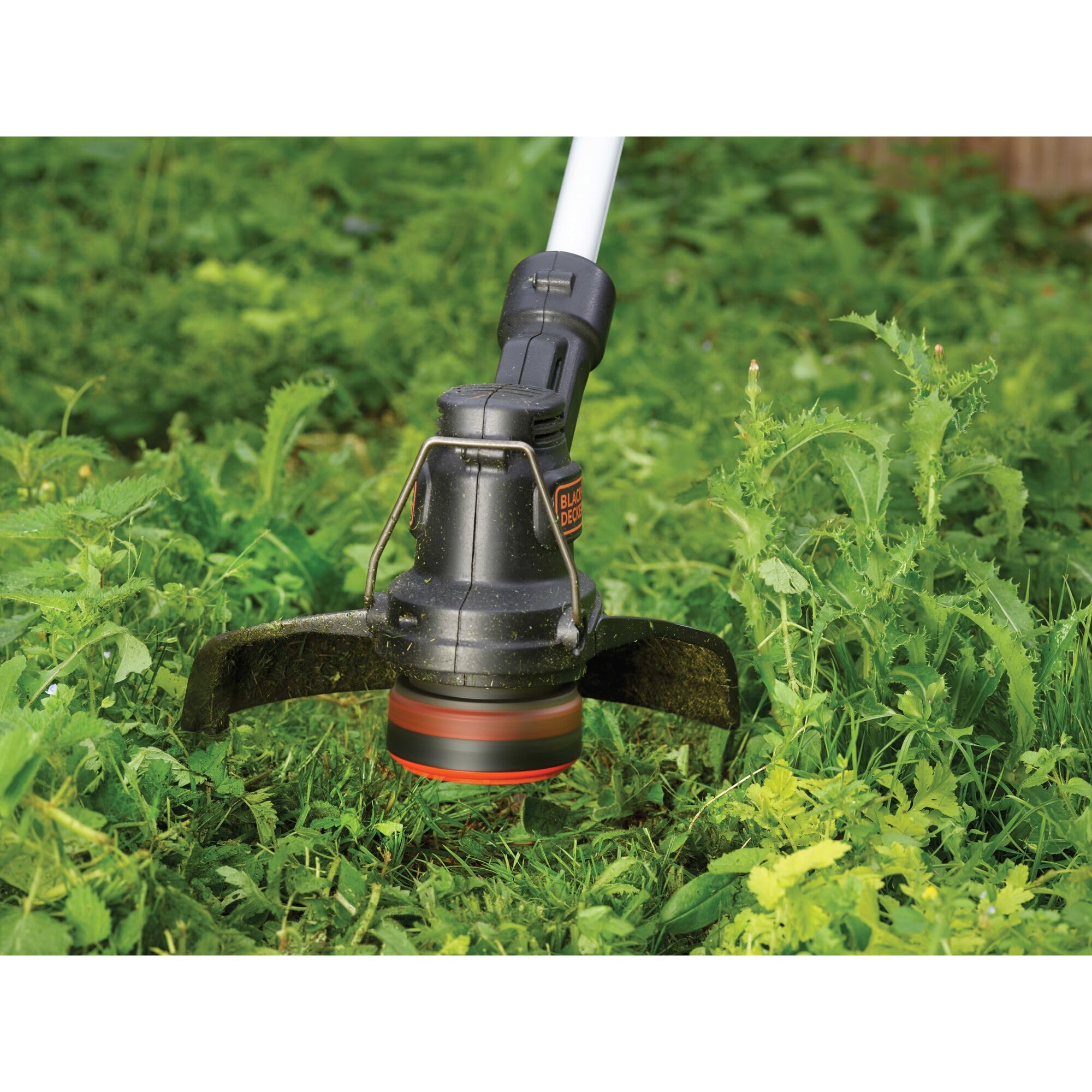 BLACK+DECKER Cortabordes 18V, Ancho de Corte 25cm, Sistema Reflex, Cabezal Giratorio Flip-to Edge, Mango Telescópico, Incluye Bobina de Hilo 9m y Batería de Litio 1.5Ah, 9000rpm, ST1823