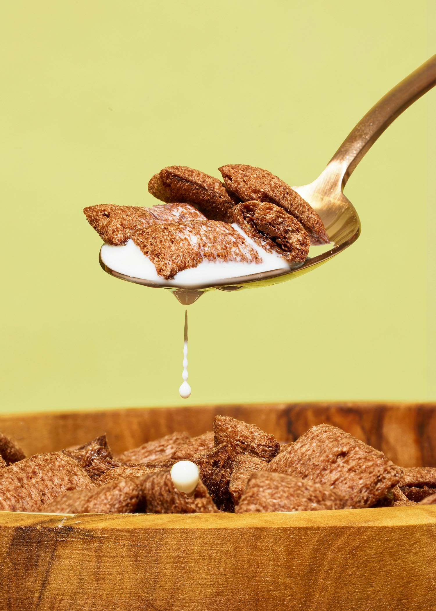 KoRo - Cereali croccanti con gianduia e nocciole bio 8 x 500 g - Vegan - Con ripieno di cacao e nocciole - Come colazione, topping o snack