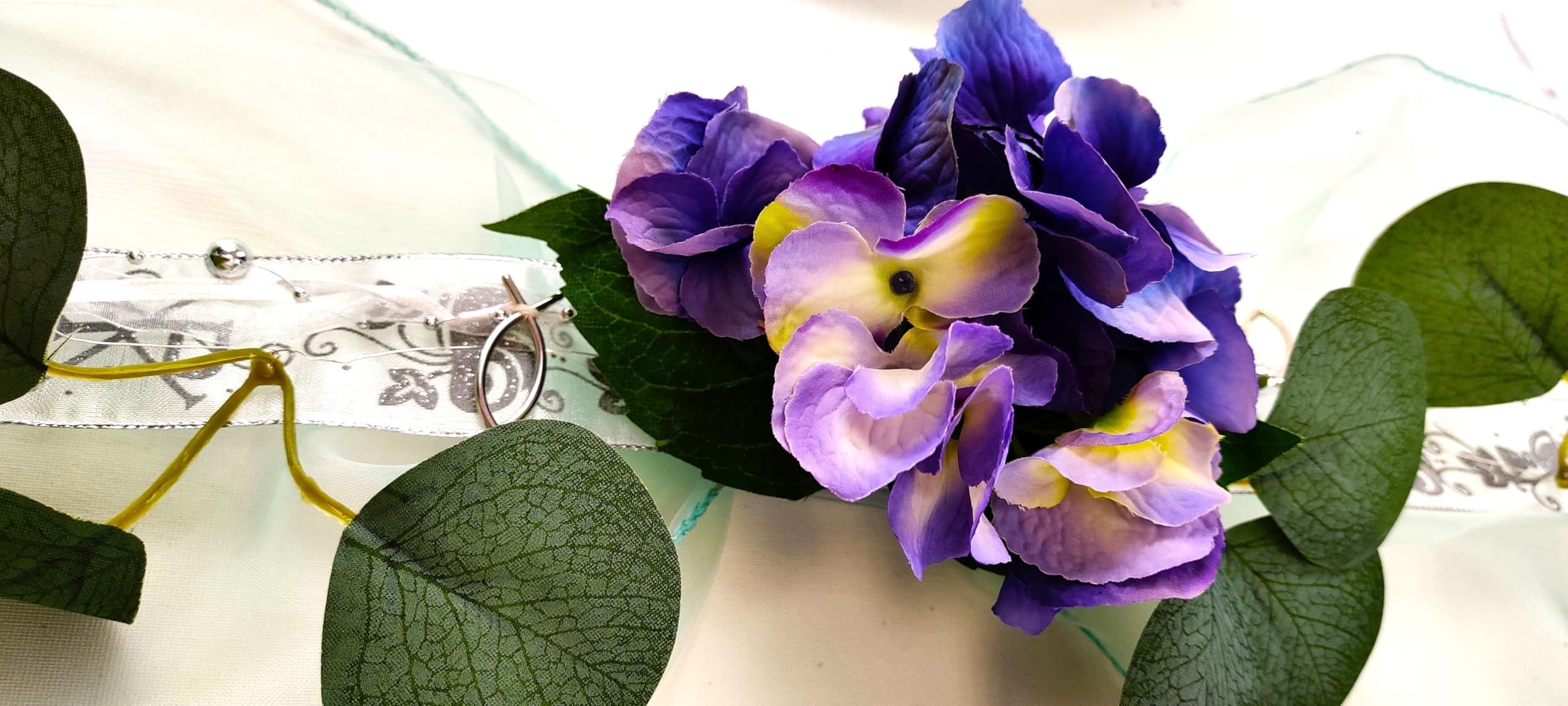 Tischdeko Set für 16-20 Personen in Mint-Lavendel. Festliche Deko für Taufe, Kommunion & Konfirmation mit Eukalyptus und Hortensien. Komplett Set "Spirit" Gr. M von Fibula [STYLE]