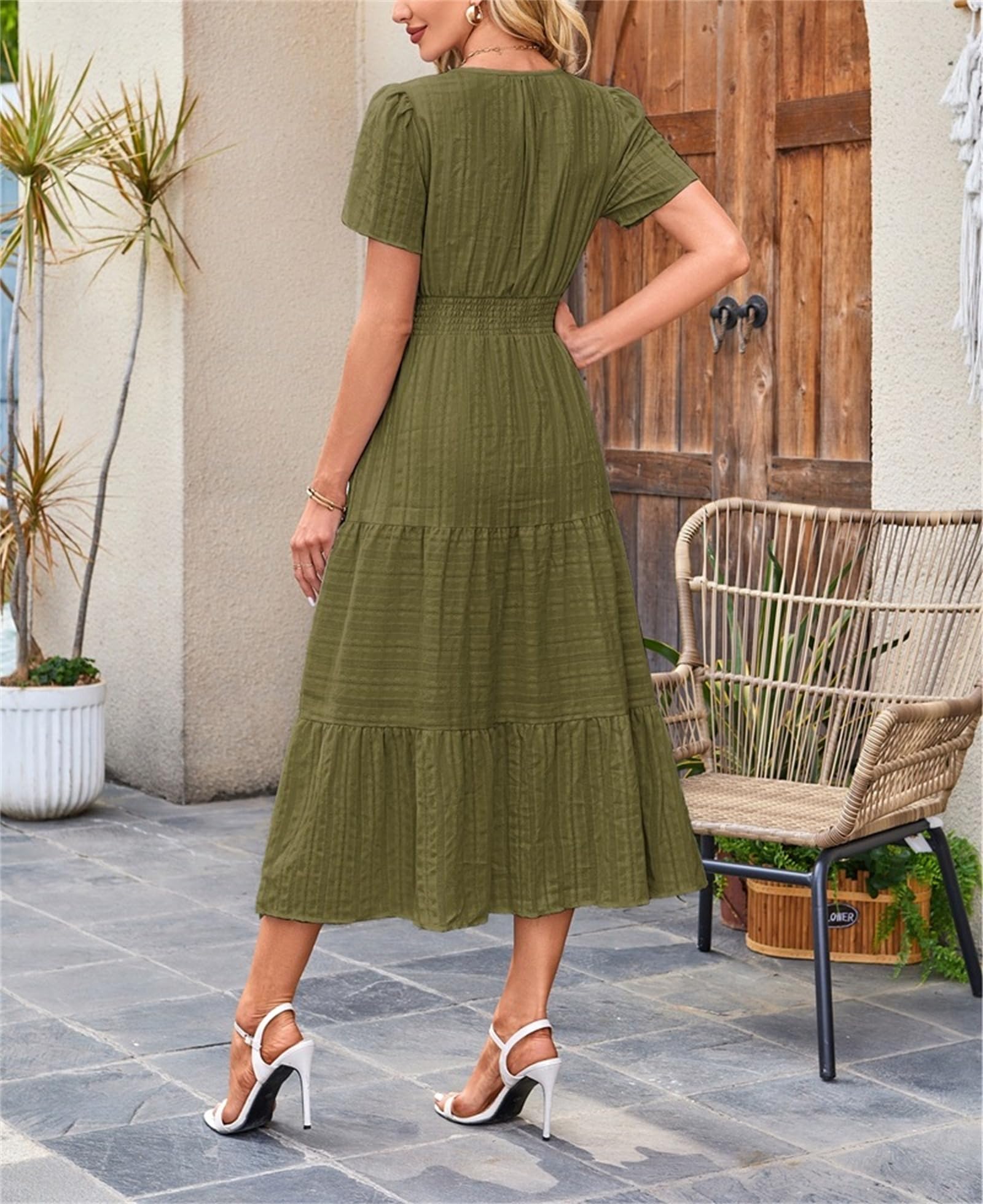 Vestido Largo Maxi de Verano para Mujer 2026 con Cuello en V, Manga Corta, Fruncido, Volantes escalonados y caída fluida. Ideal para Fiestas en la Playa.