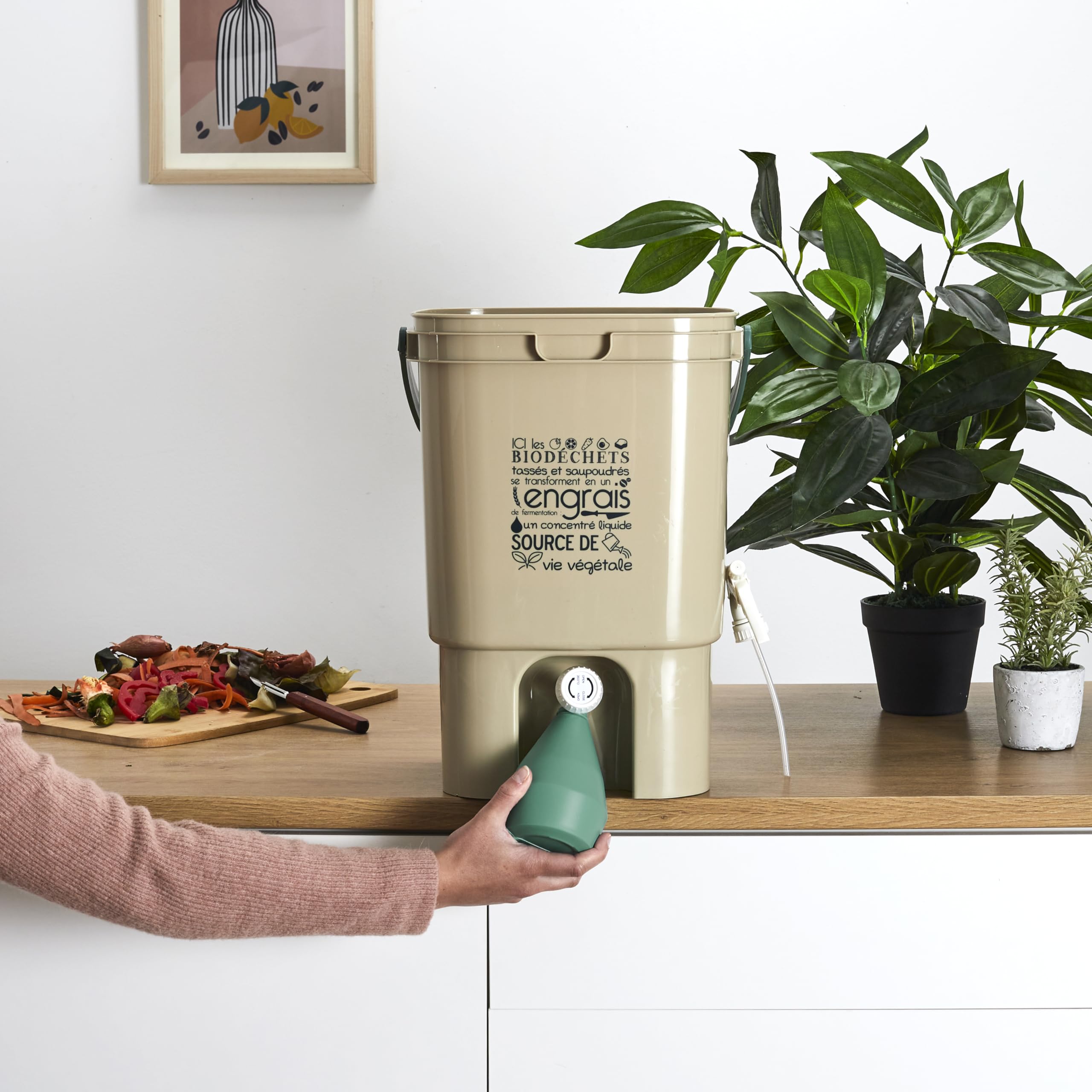 JECHERCHE UNE IDÉE - ME0022 Composteur de Cuisine avec Robinet et Spray - Collecte Intérieure - Méthode Bokashi - Tamis Inclus - Vaporisateur 400mL - Pratique et Fonctionnel