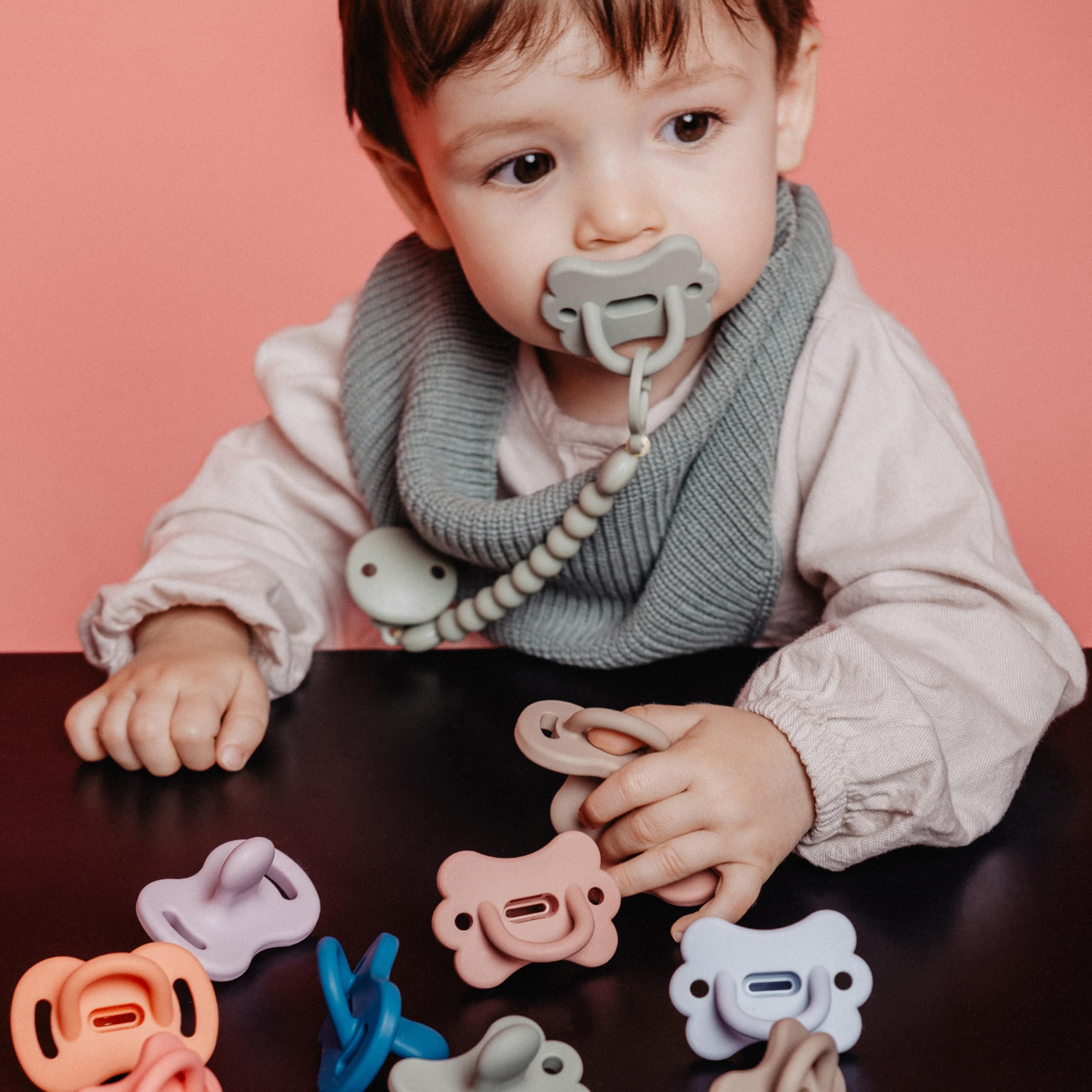 Suavinex, Confezione da 4 Ciucci Tutti in Silicone, per Bambini 6/18 Mesi, con Tettarella Simmetrica SX Pro, Morbido e Flessibile, Ideale per Dormire. Honey, Chili, Ocean, Lake