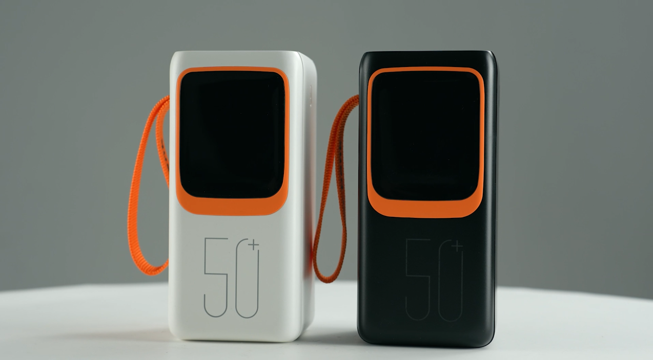 Power Bank 50000mAh - Caricatore Portatile 22.5W, 5 Uscite, 2 Ingressi, Con Torcia