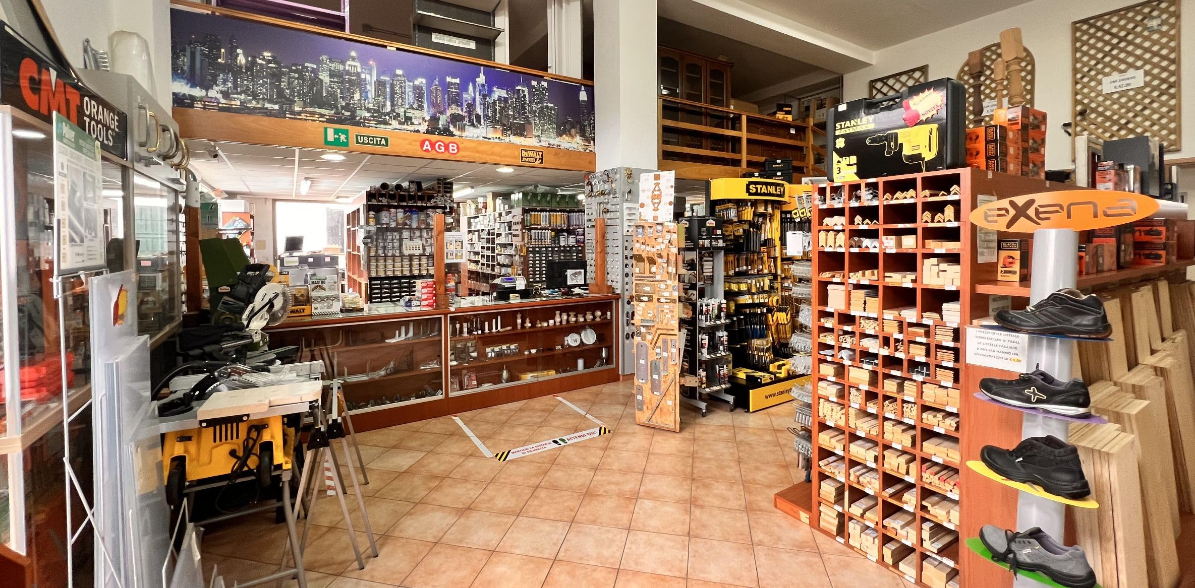 Generico listelli legno massello abete 20x40 x 3 metri piallati su quattro lati con smusso su spigoli Made in Italy confezione da 6 pz