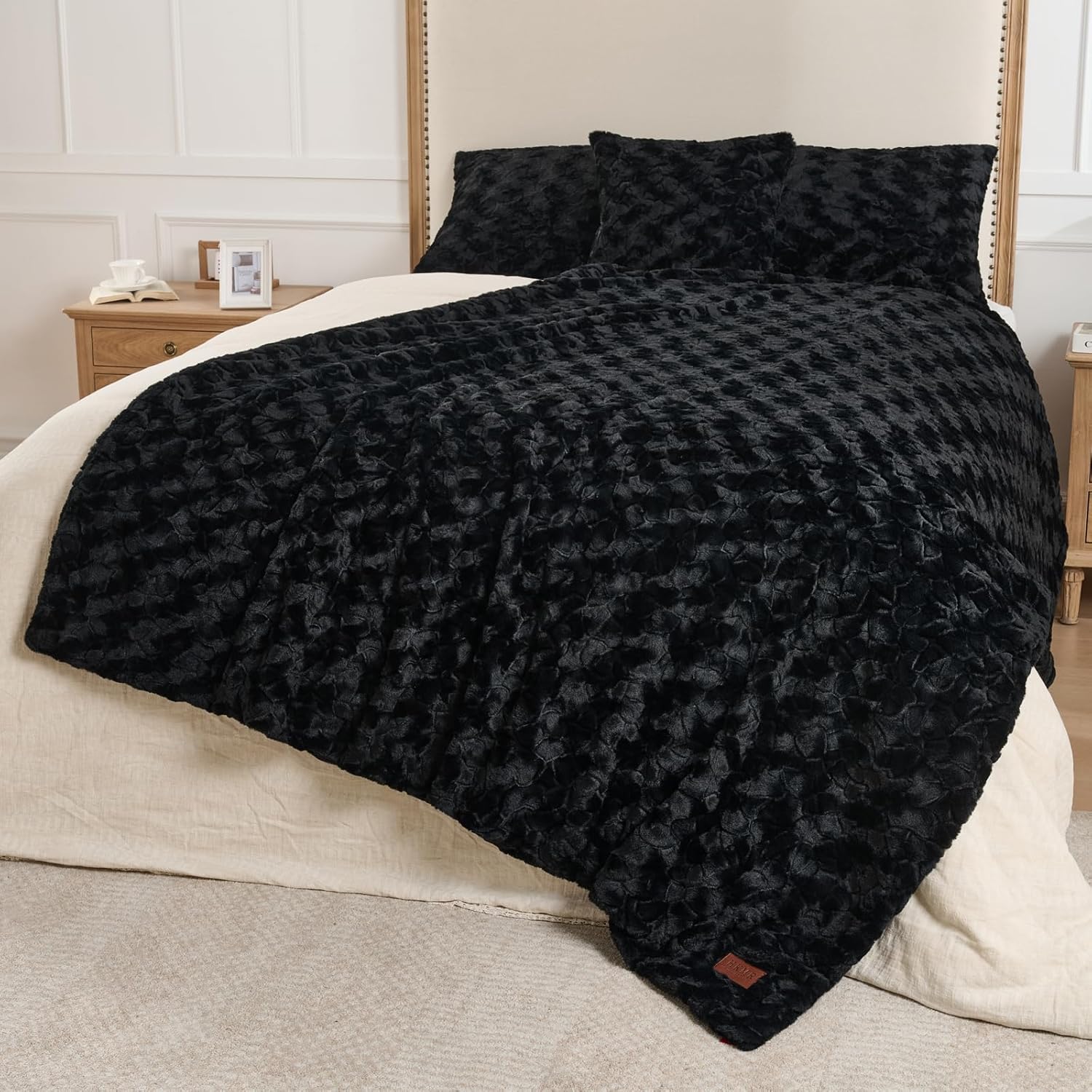 Faux Fur Rabbit Throw Blanket,Super Soft Plush Thick Warm Blanket,Fuzzy Luxury Plush Decorative Blanket for Couch Bed Sofa-Black(50 * 60inch)