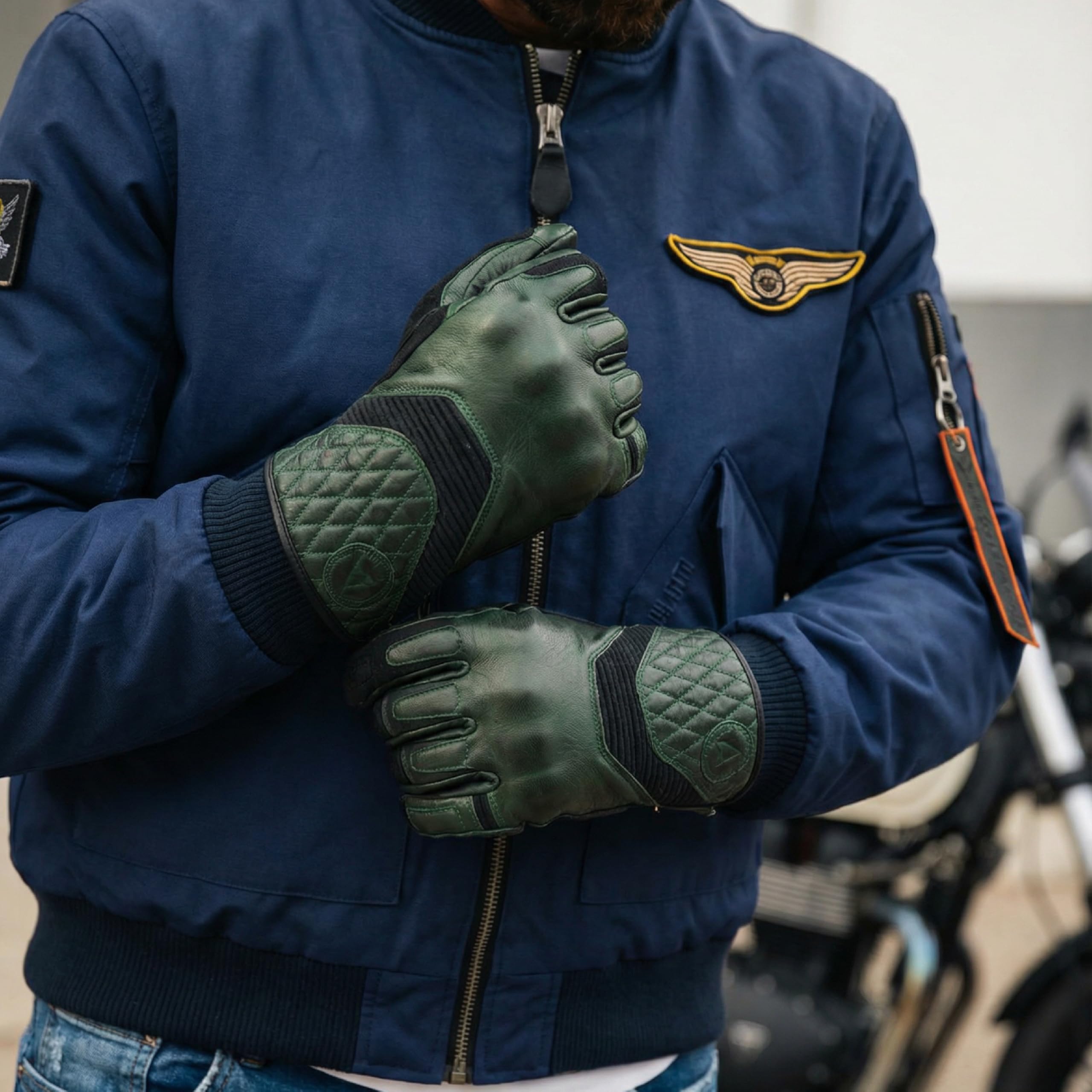 BY CITY - Guantes Café III Man - Piel Aramida Antiabrasión - Función Táctil en Dedos - Ajuste Velcro Personalizado - Certificación CE Protección Nudillos - Talla L - Verde