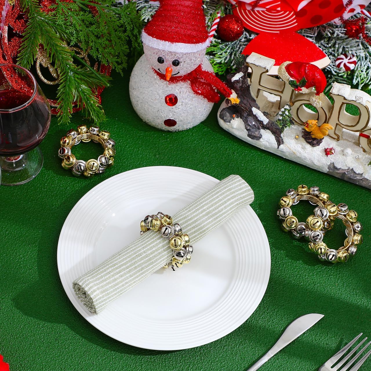 BESTonZON 4pcs Christmas Bells Napkin Rings Set, Gold and Silver Bell Napkin Holder Jingle Bells Napkin Rings with Gold Silver Bell Xmas Table Decoration for Christmas Holiday Table Decor Wedding Part