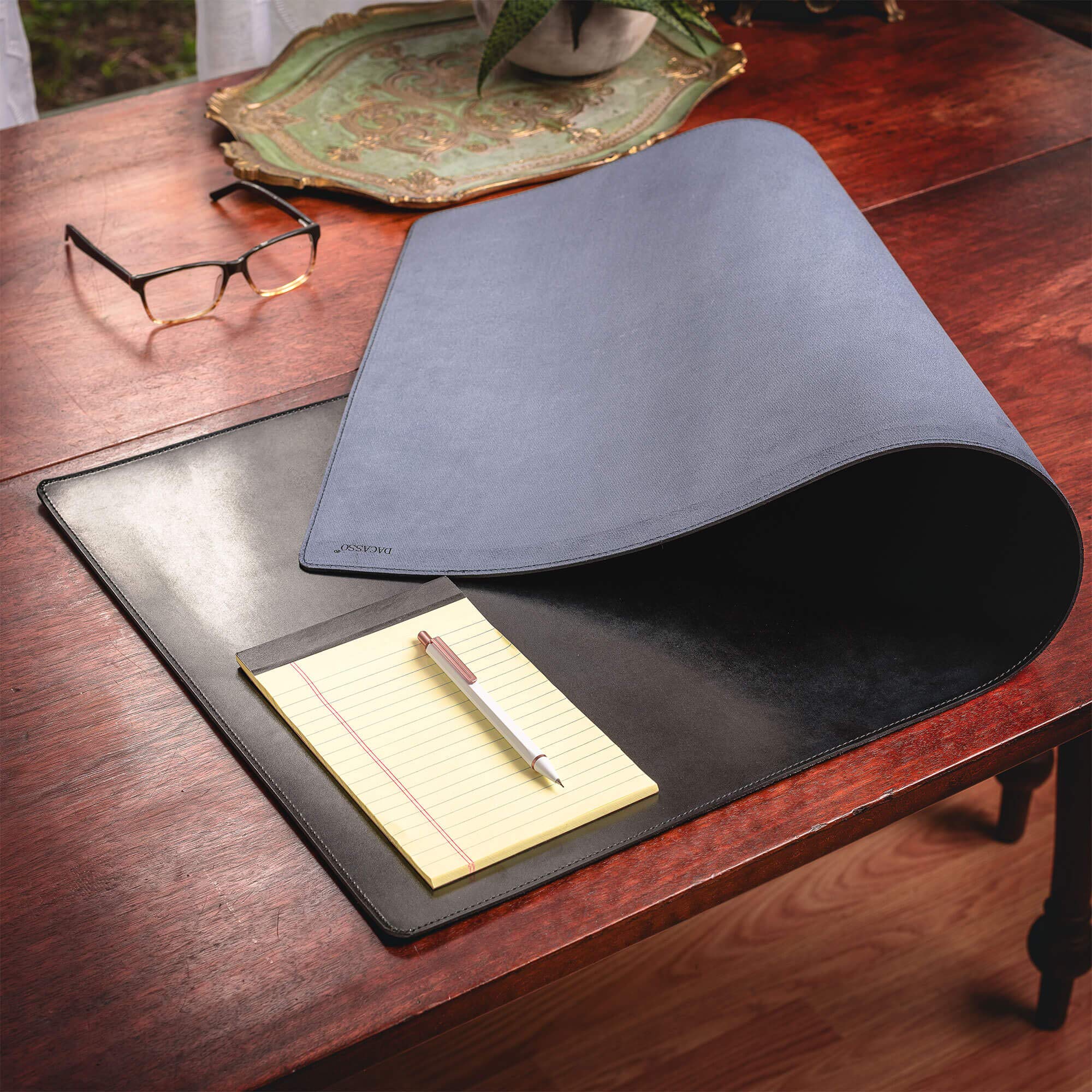 DACASSO Tappetino da scrivania arrotolabile in pelle rigenerata senza nucleo – Sottomano da scrivania in pelle di lusso per scrivere, protezione per la superficie della scrivania, colore nero, 91,4 x