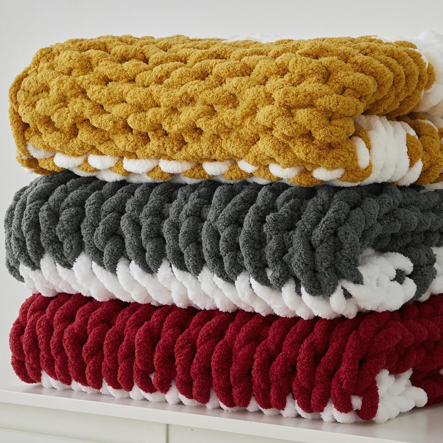 Maxee Chunky Chenille Yarn 1000g (4 Skein: 250g/8.8 oz, 27 yds) for Hand Knitting, Large Soft Fluffy Crocheting, Perfect for Crocheting Pet Nest, Blanket, Decorative Pillows