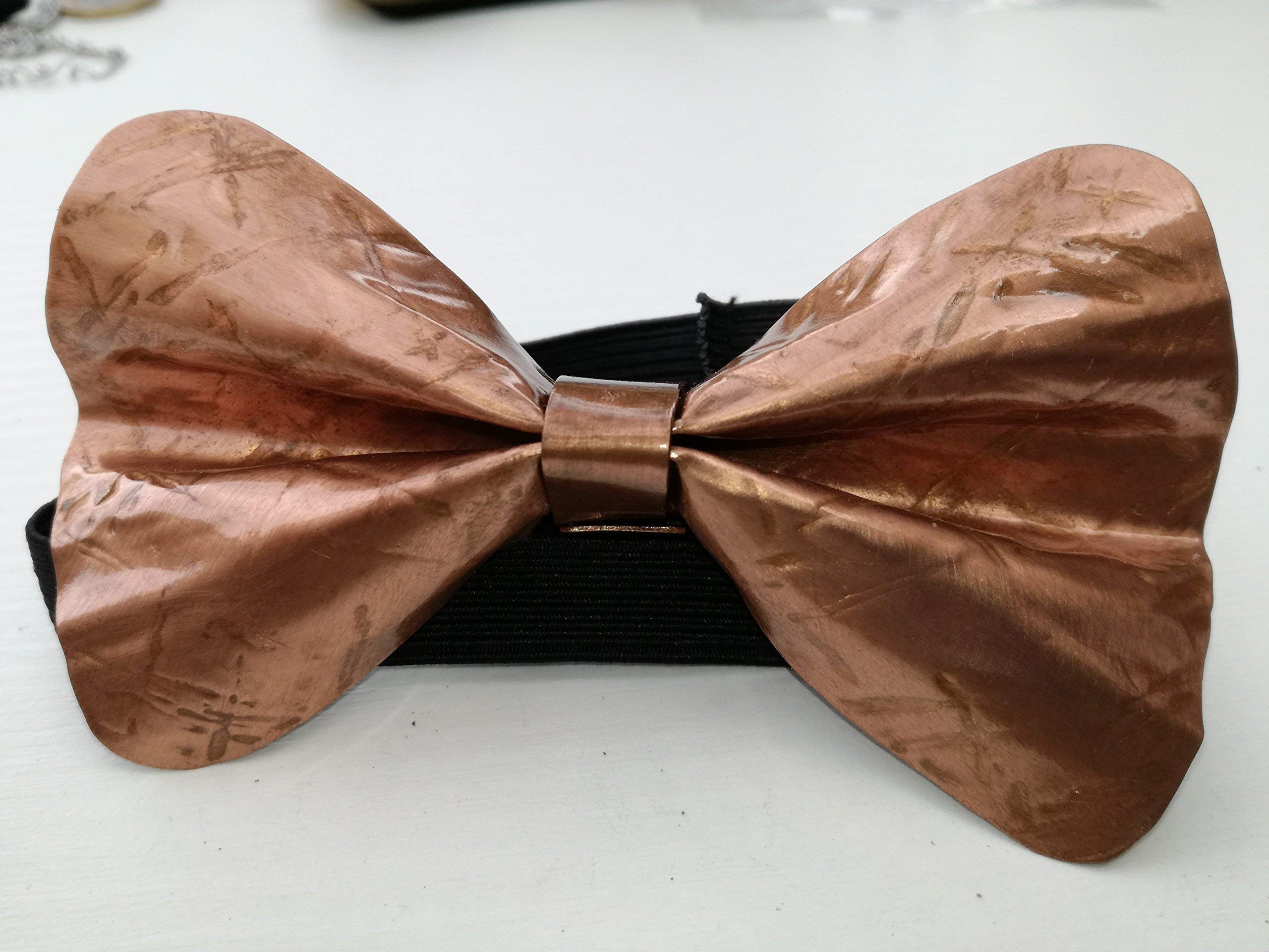 papillon in rame, realizzato a mano in metallo. Rame martellato effetto tessuto
