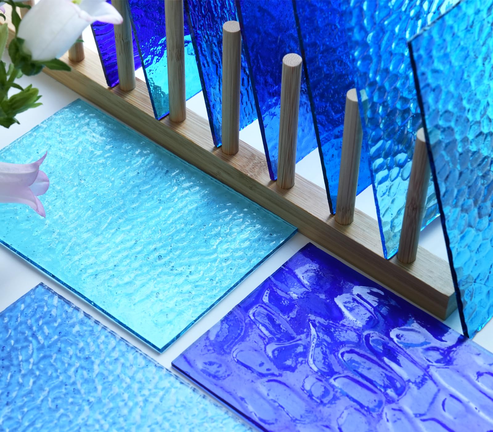 Lot de 10 feuilles de verre cathédral bleu transparent pour l'artisanat - Carreaux en verre texturé coloré de 15 x 10 cm - Pour bricolage et art mosaïque vivante
