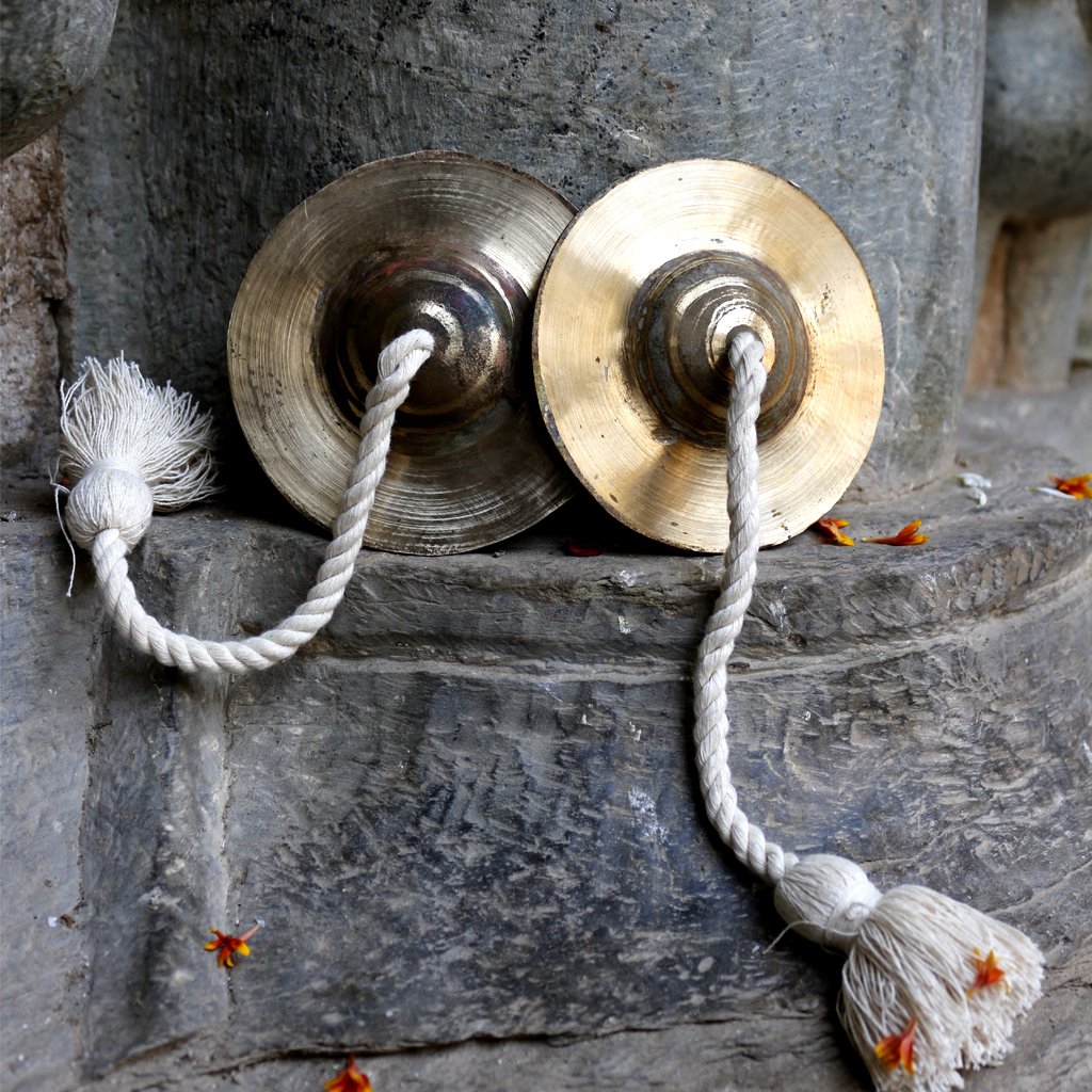 DeKulture Handmade Pure Bronze Jhanjh Percussion Indian Musical Instrument Cymbal Pair Clapper Bell For Religious Ceremonies Bhajans Healing Yoga Meditation, 5 Inch Diameter 1
