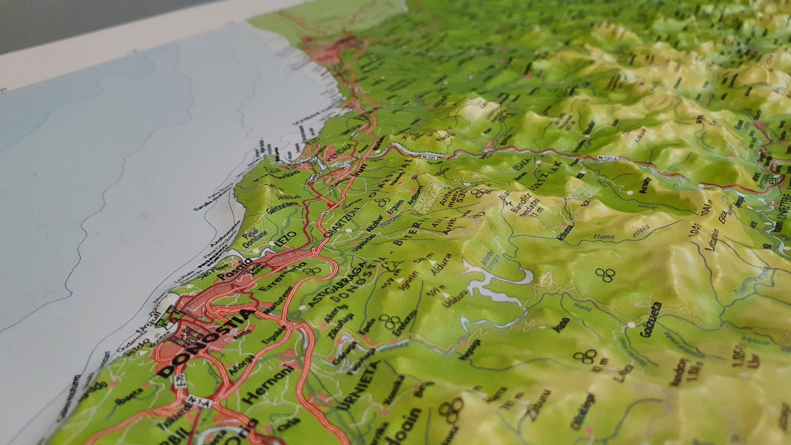 Mapa en relieve Euskal Herria. Escala 1:230.000, 105x95 cm