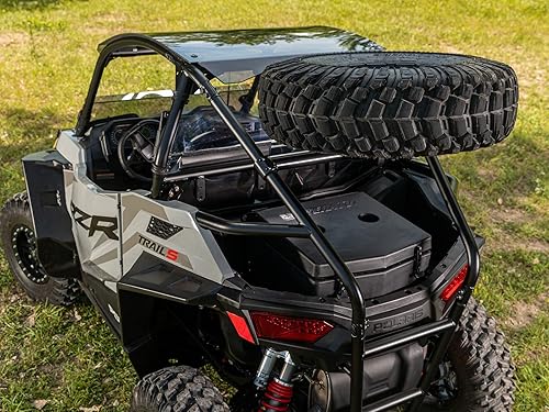 Miniatura 6 de SuperATV - Portaneumáticos de repuesto resistente para Polaris RZR Trail S 1000 2021+ - Se asegura al marco trasero del vehículo, el neumático está