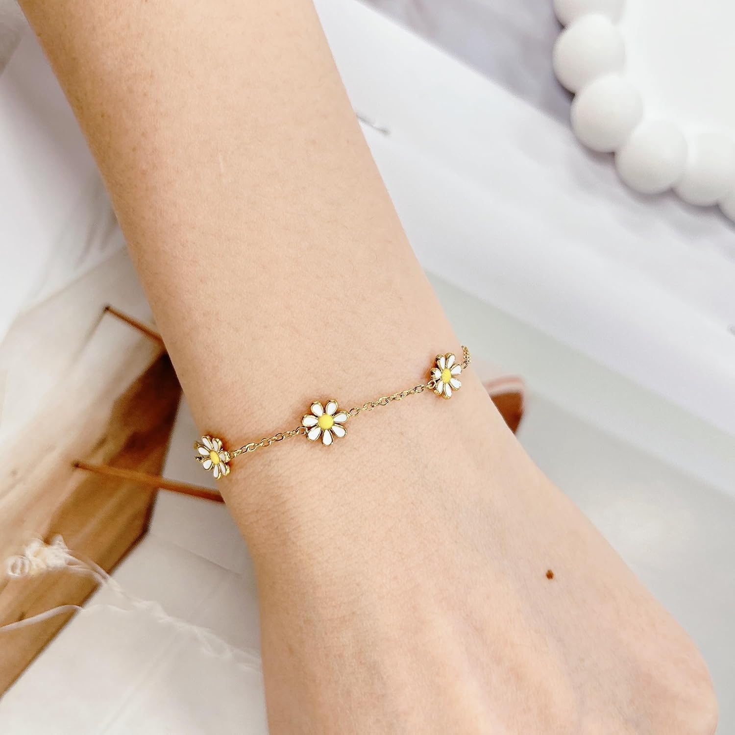 Cute Daisy Flower Bracelet for Women Dainty Bohemian Floral Beads White Yellow Enamel Petals Stainless Steel Adjustable Link Chain Sweet Spring Sunflower Charm Bracelets Fashion Party Beach Jewelry - Image 3