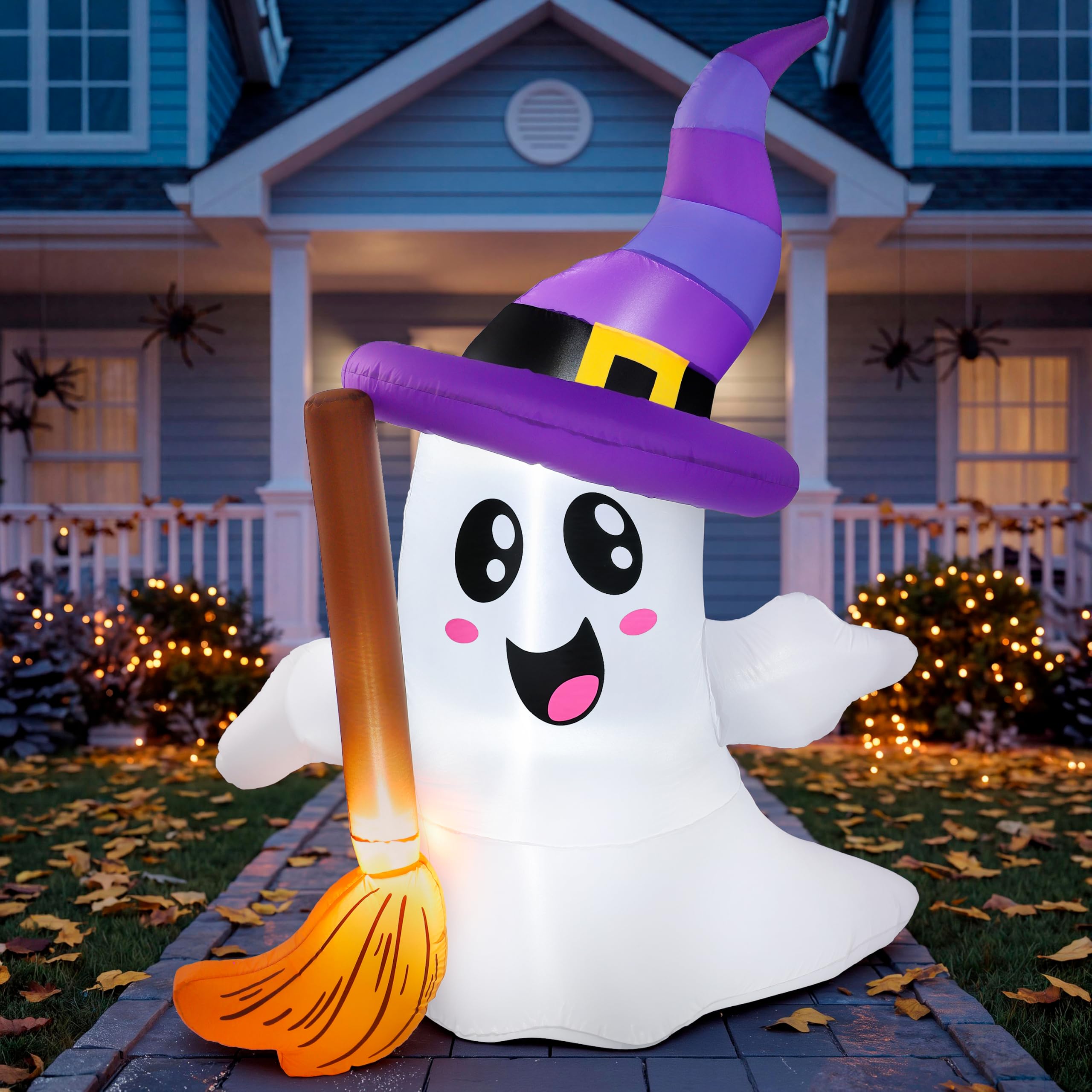 JOYIN Decorazioni gonfiabili per esterni con fantasma alto 1,8 m, con simpatico fantasma che tiene scopa con LED, decorazioni per Halloween, esterni, cortile, giardino, prato, decorazione per feste