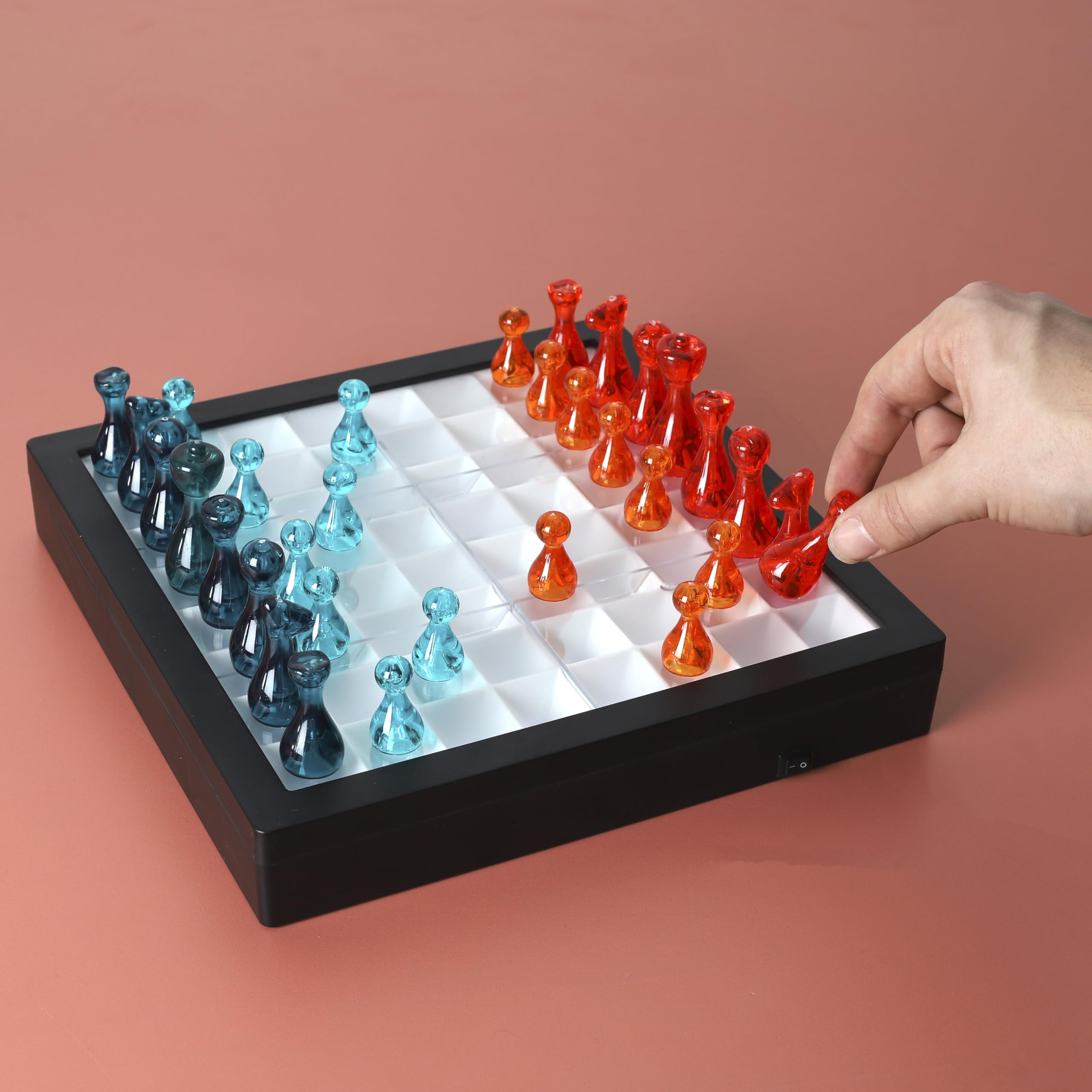 MISTER GADGET Jeu d'Échecs Transparent LED Échiquier Lumineux Multicolore | Plastique PS, jeu d'échecs transparent LED, échiquier lumineux, pièces noires bleues et blanches, soirées, multicolore