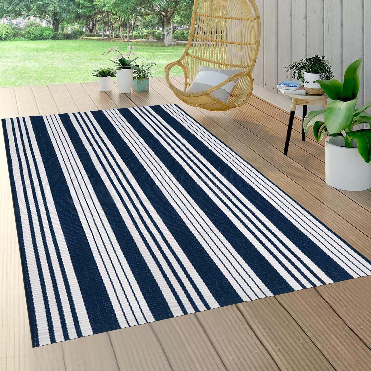 Alfombra de Exterior Generic de Rayas Azules y Blancas de 122 x 183 cm,