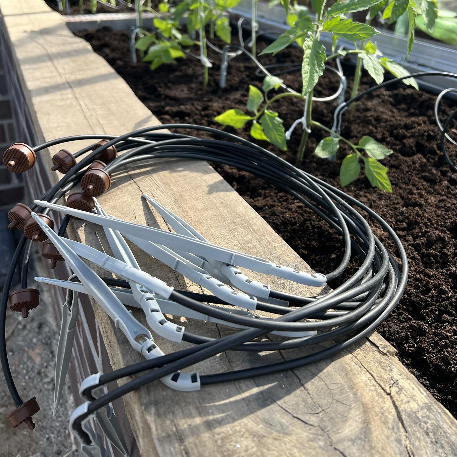 Premium Tropfbewässerungs-Set 100 m | Komplettsystem inkl. 75 Rivulis Tropfer 3,85 l/h | Gartenbewässerung Micro-Drip für Gemüse, Obst, Hecken | Flexibles Bewässerungssystem