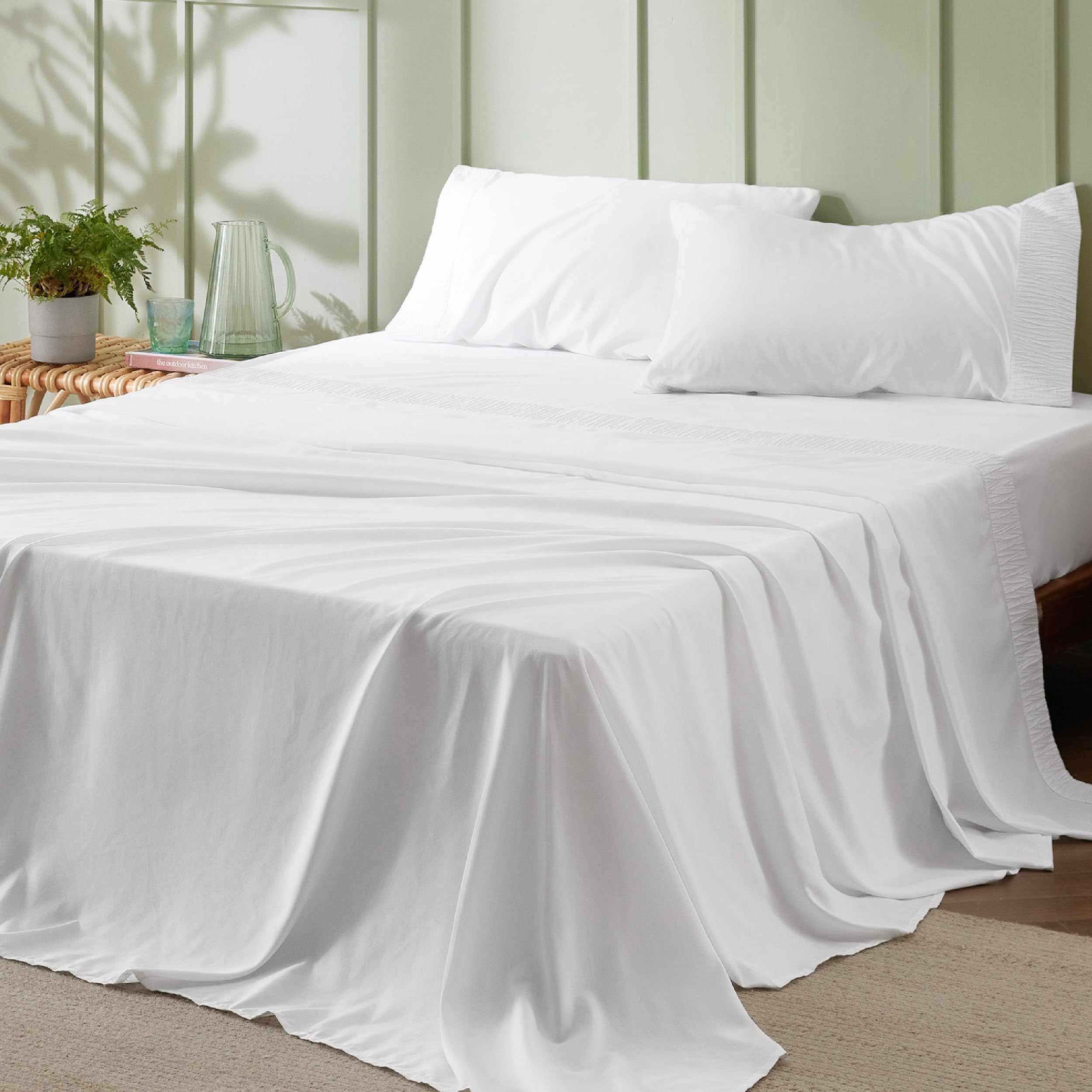 Bedsure Queen Sheet Set - Soft Sheets for Queen Size Bed, 4 Pieces Hotel Luxury White Queen Sheets, Easy Care Polyester Microfiber Cooling Bed Sheet Set