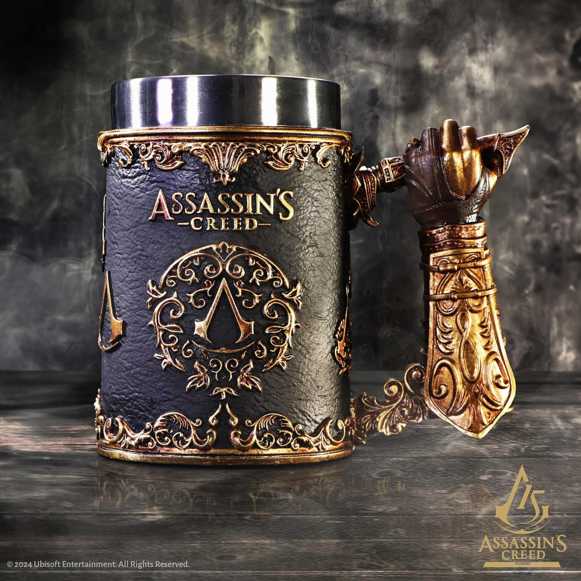 Nemesis Now Chope Assassin's Creed Through the Ages de 15,5 cm, en résine, noir/or, produit officiel Assassin's Creed, tasse à bière Assassin's Creed, moulée dans la meilleure résine, peinte à la main
