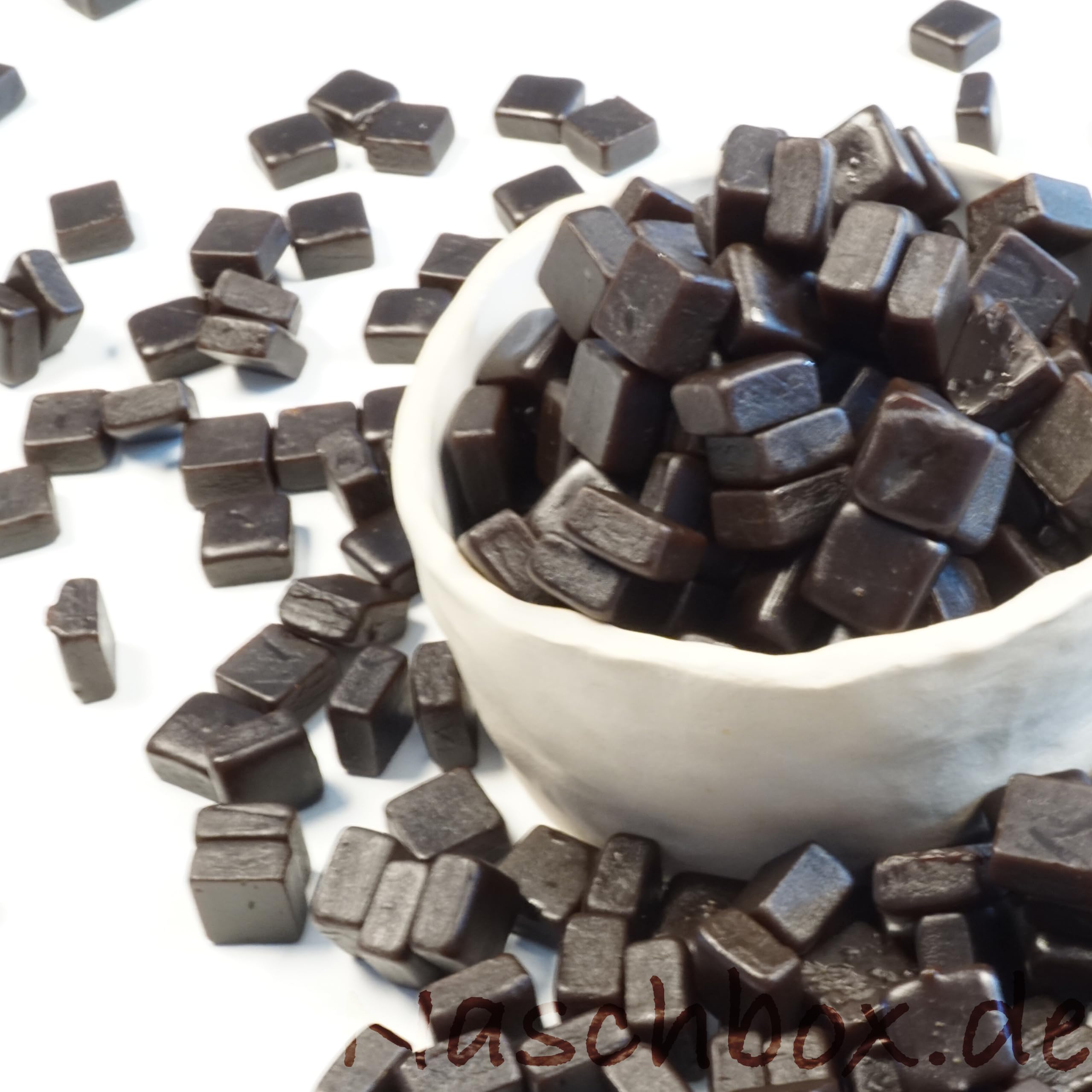 Deine Naschbox | Zuckerfreie Salzige Lakritz Kubusse | 3kg Mega Pot | XXL Großpackung für Party, Candybar & als Geschenk - Extra stark - Salmiakwürfel