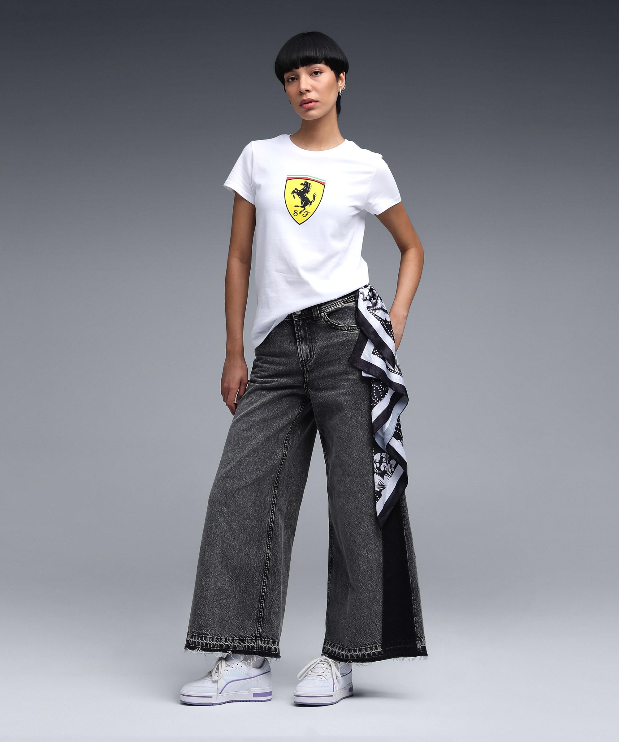PUMA Scuderia Ferrari F1 Camiseta para Mujer con Gran Logo del Escudo Scudetto