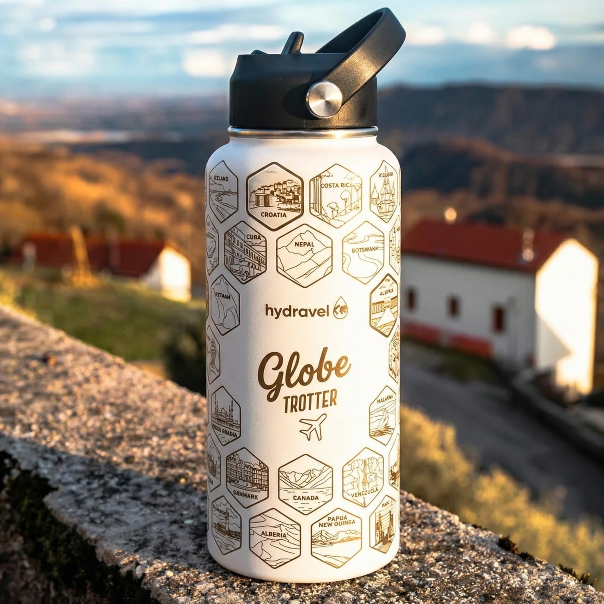 Thermosflasche Globe TROTTER mit 50 Aufklebern der schönsten Orte der Welt - Tolle Geschenkidee für Reisende - 1 l, Edelstahl, heiße Getränke für 12h / kalt 24h (weiß)