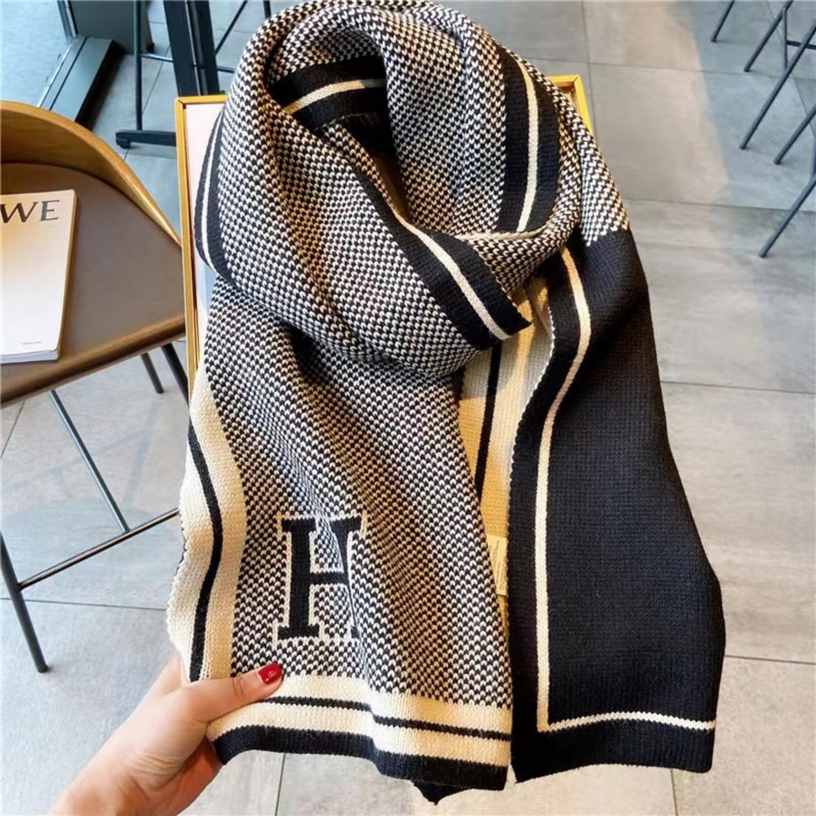 Schals & Tücher Für Damen Buchstabe Schwarzfarbe Passender Doppelseitiger Schal, Vielseitiger Herbst Und Winter Verdickter Warmer Gestrickter Wollschal
