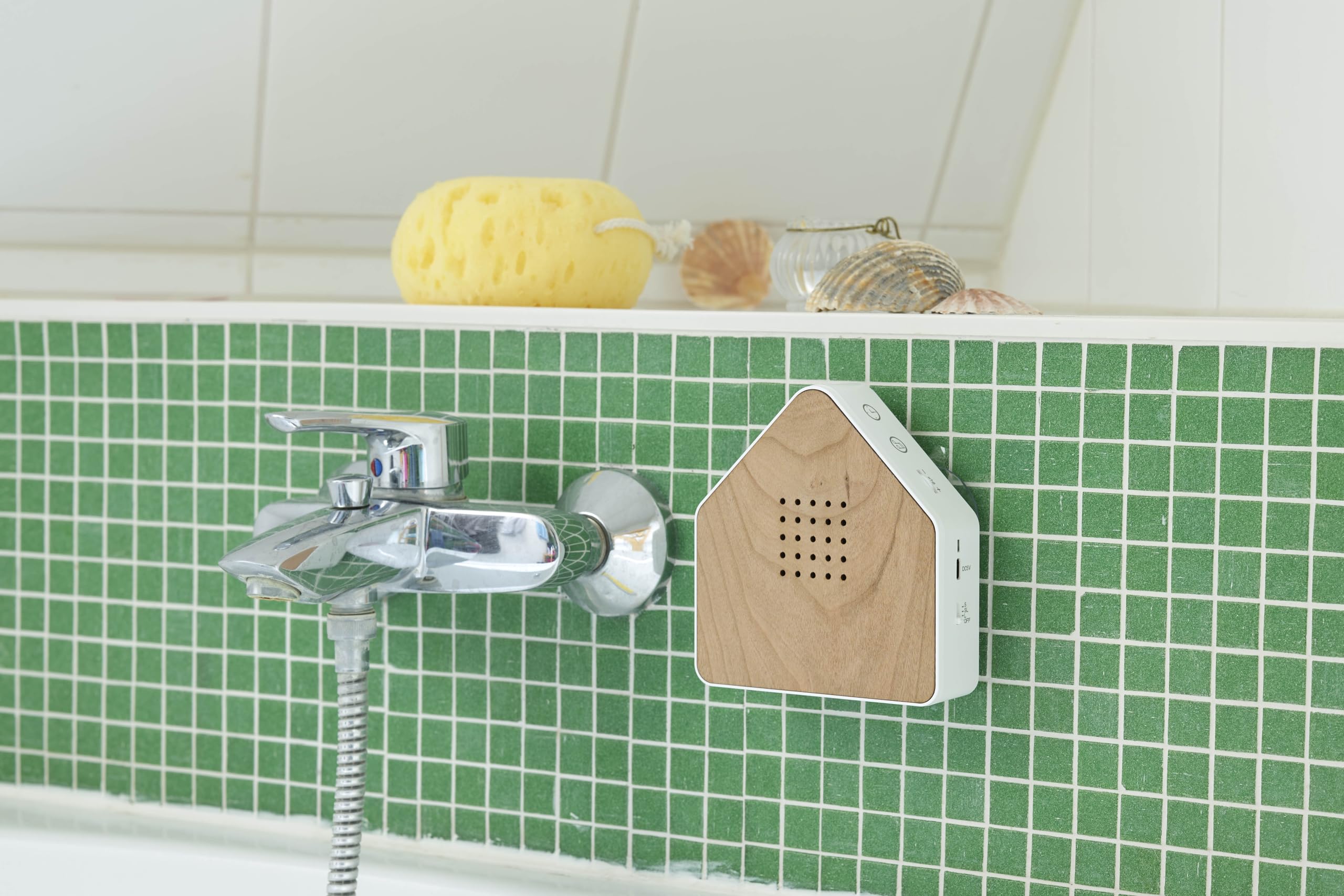 Northpoint Caja de ruidos naturales con forma de pájaro, caja de madera auténtica, sensor de movimiento HF, luz recargable con soporte de pared, madera de cerezo