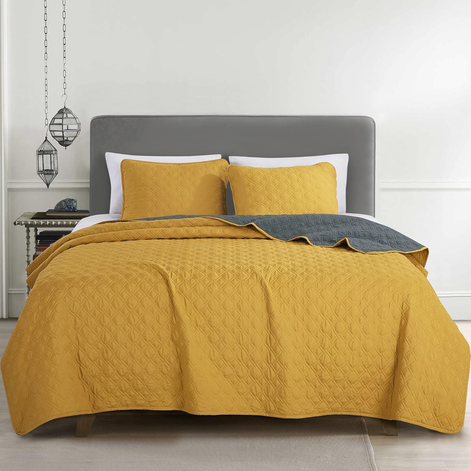ESCA 3-Piece Kagami Turmeric Yellow Bedspread Set Queen Size Reversible Quilt