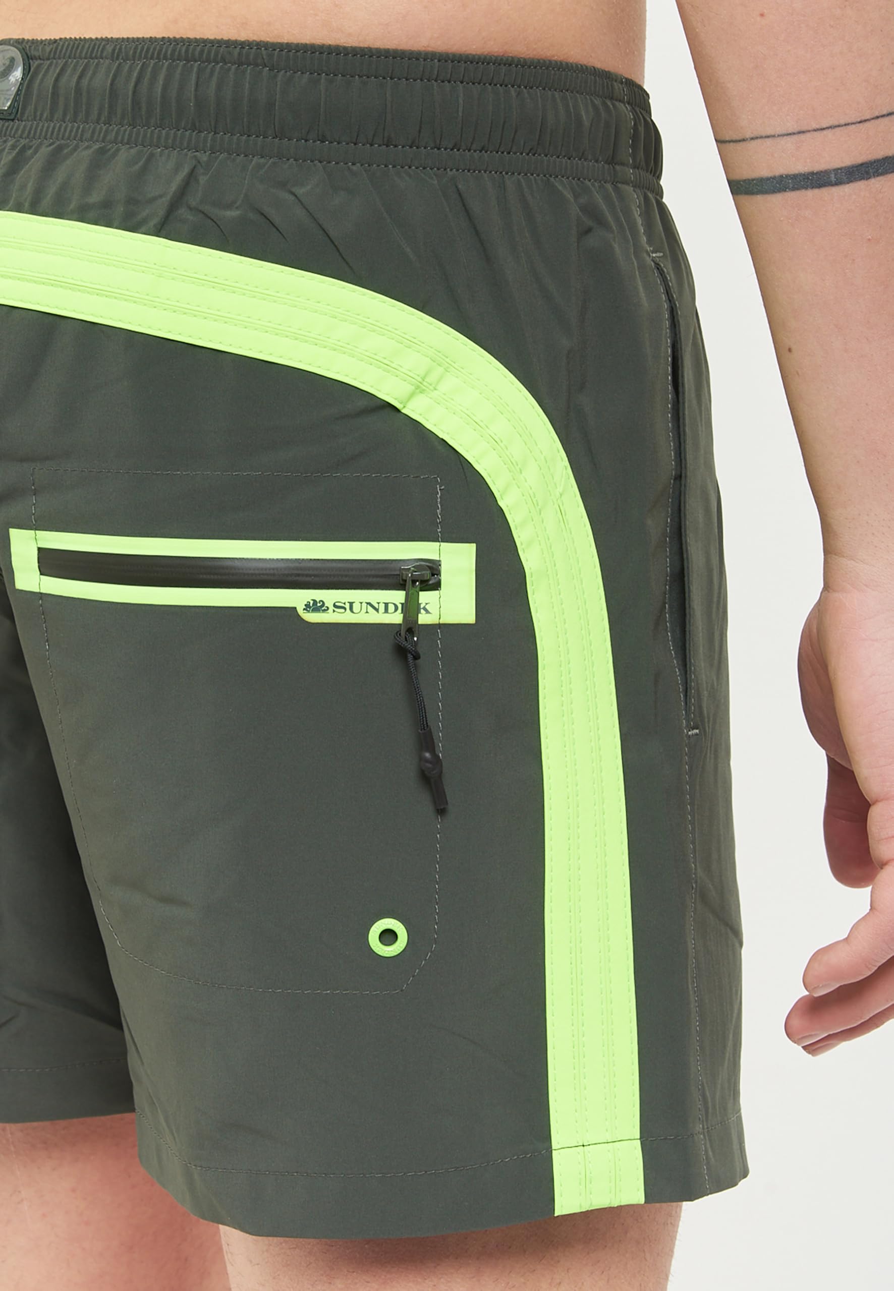 Sundek Costume da Bagno Corto Vita Elasticata Strech con Tasca