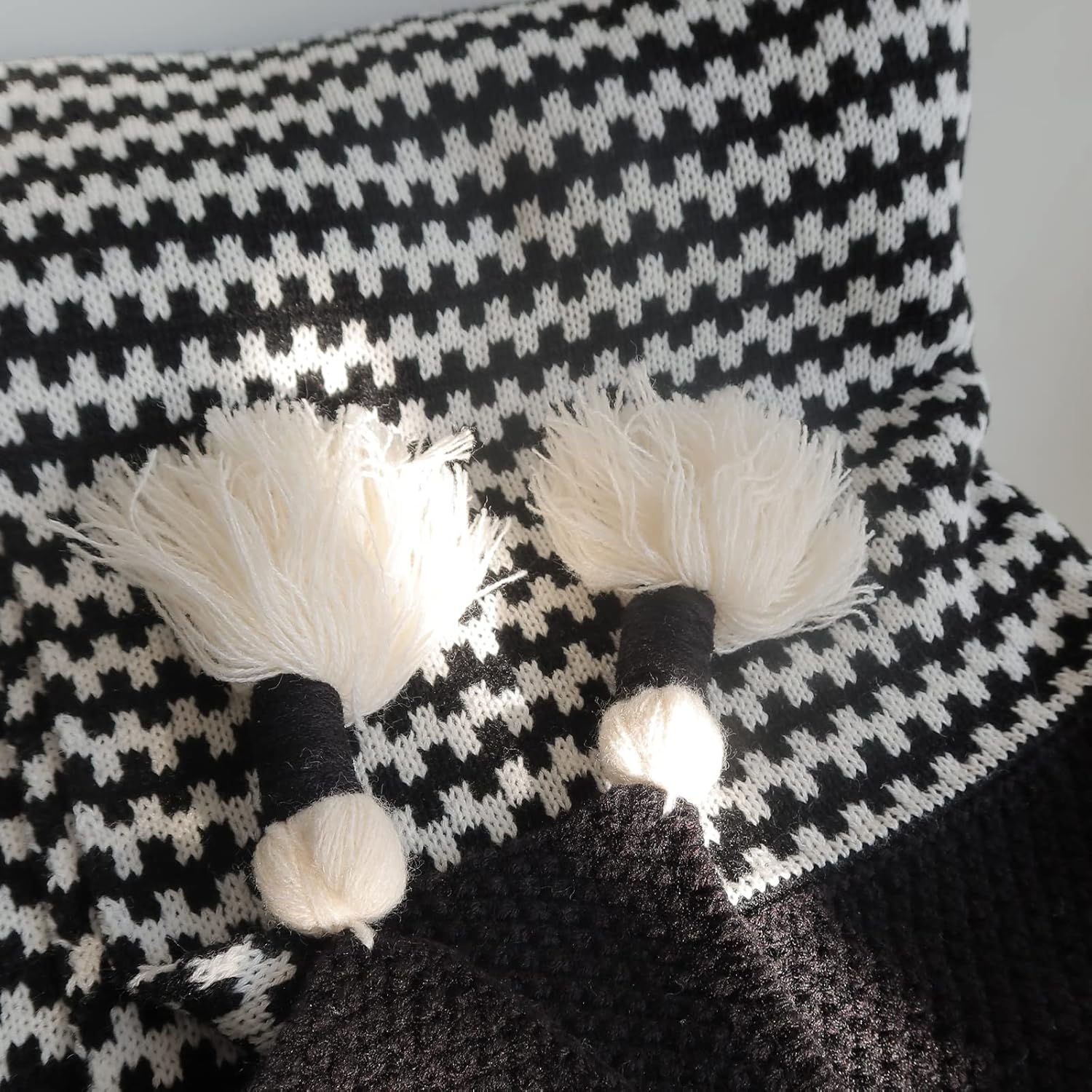 Black and White Throw Blankets, Modern Striped Throw Blanket with Tassels, Soft Patterned Throw Blanket for Sofa Bed and Living Room (47.5x60 Inch) - Image 7